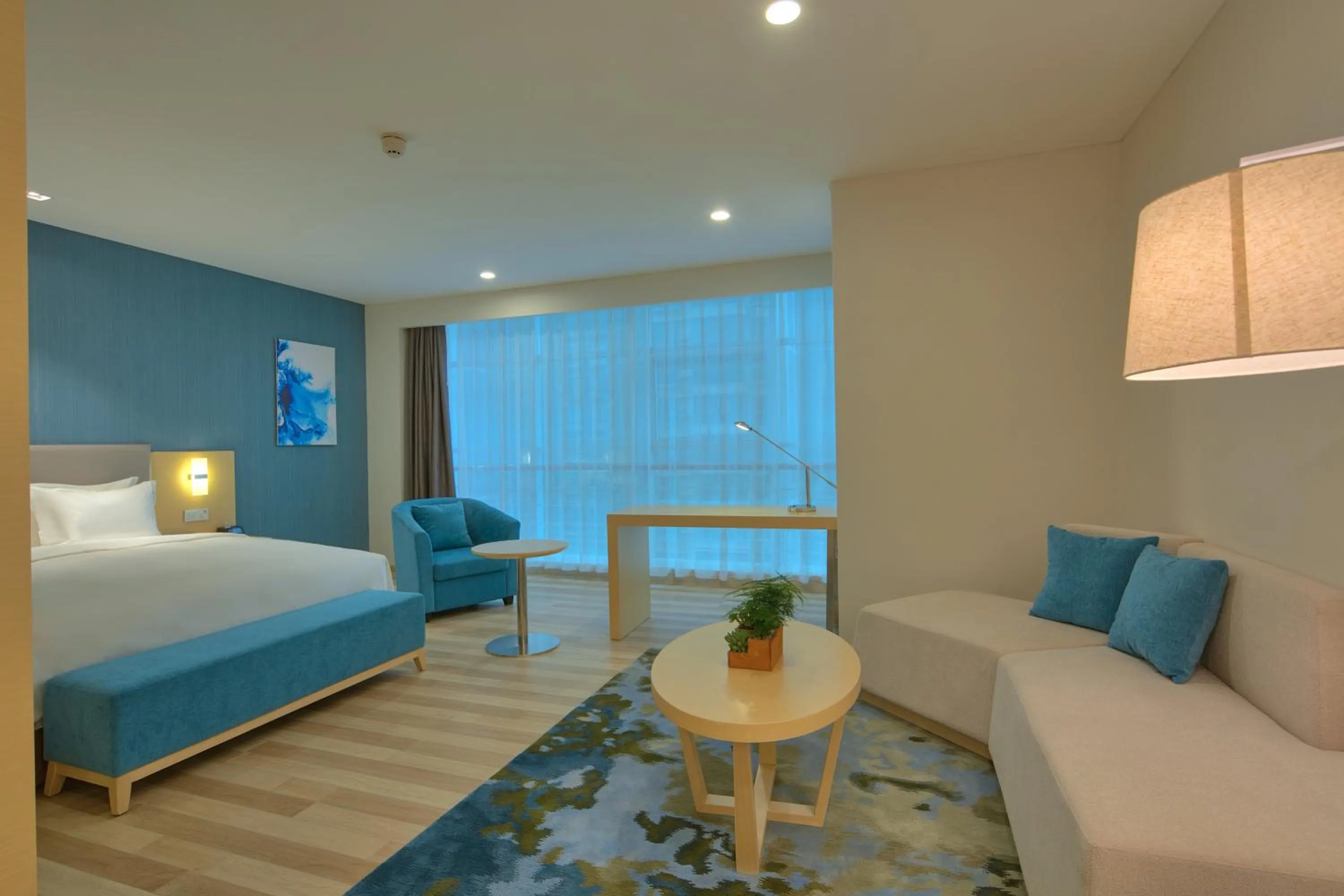 Photo of the whole room, Bed in Holiday Inn Express Luoyang Yichuan by IHG