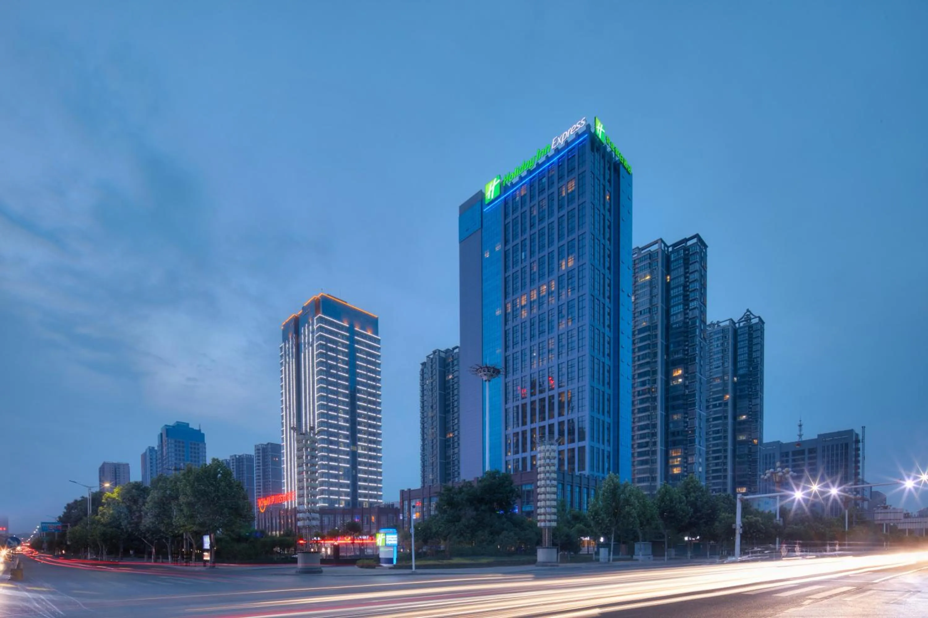 Property building in Holiday Inn Express Luoyang Yichuan by IHG