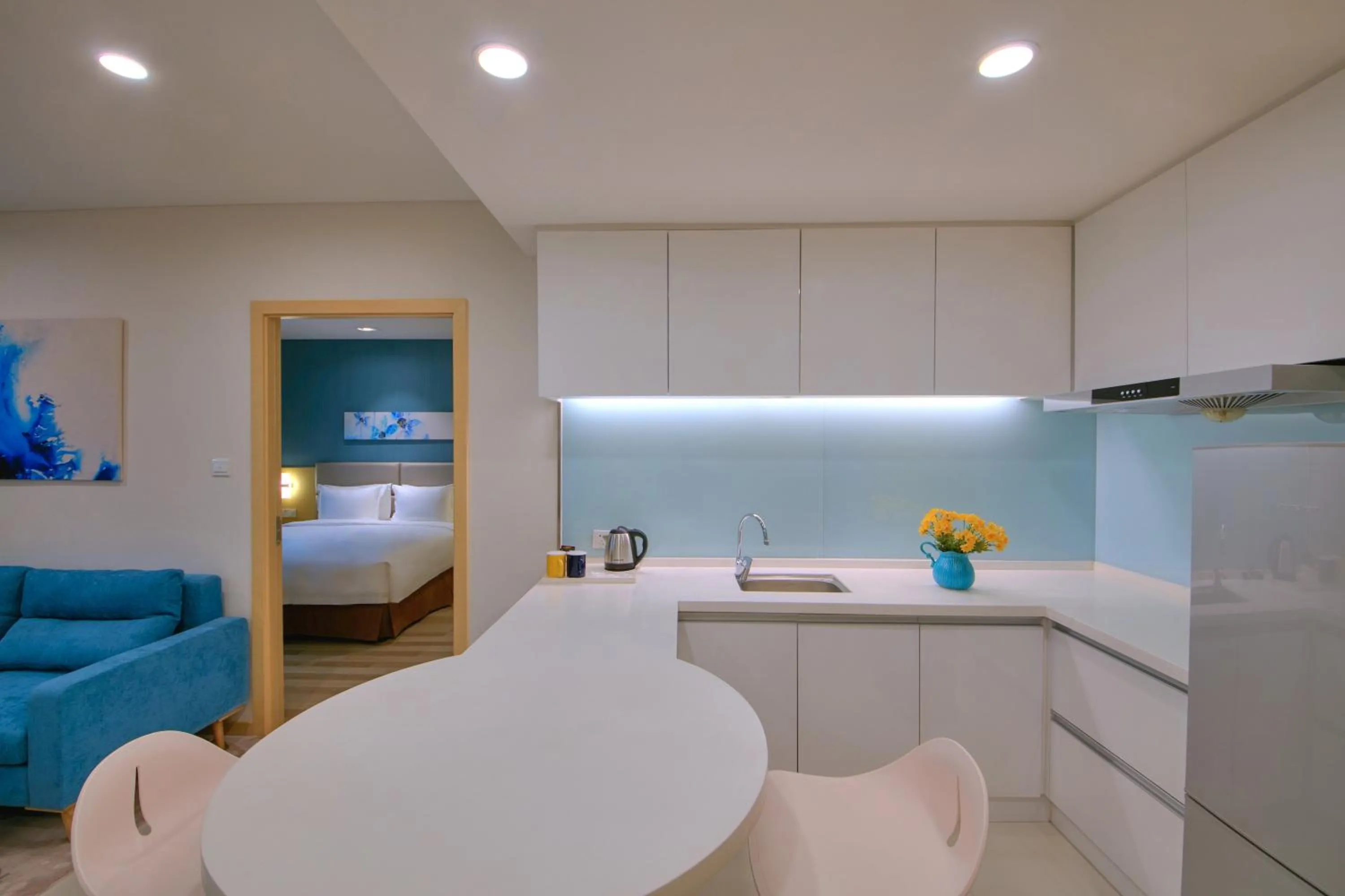 Photo of the whole room, Bed in Holiday Inn Express Luoyang Yichuan by IHG