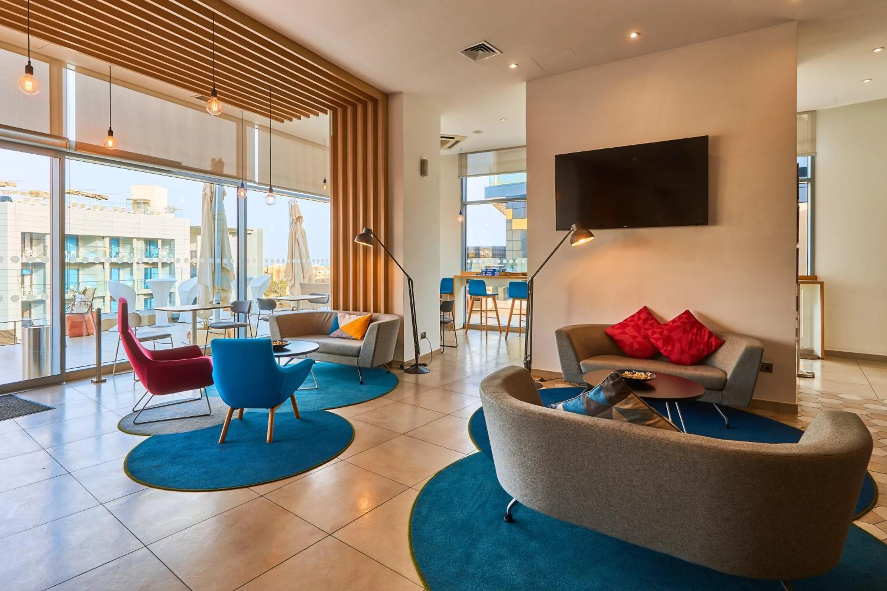 Lobby or reception in Holiday Inn Express - Malta by IHG