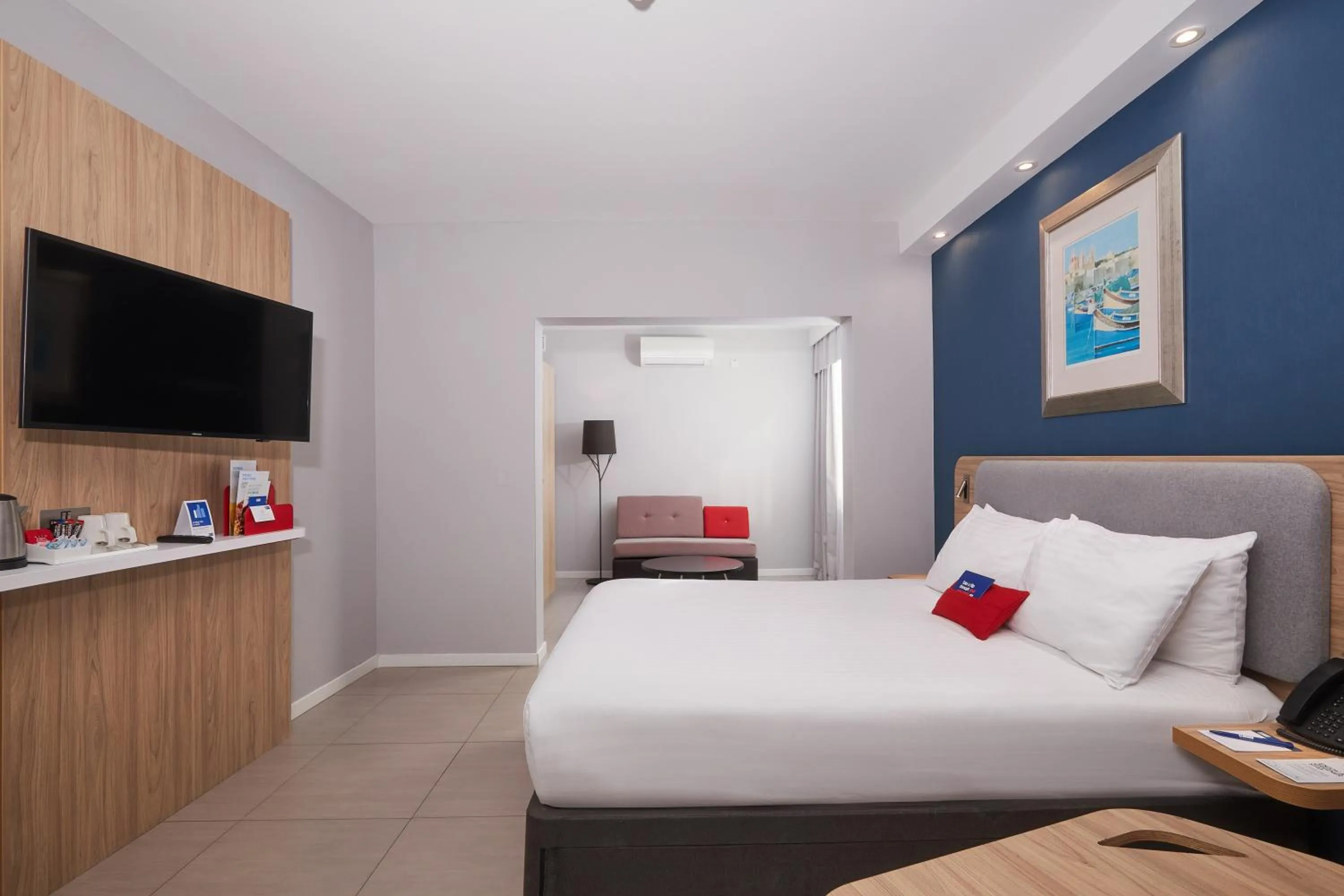 Bedroom, Bed in Holiday Inn Express - Malta by IHG