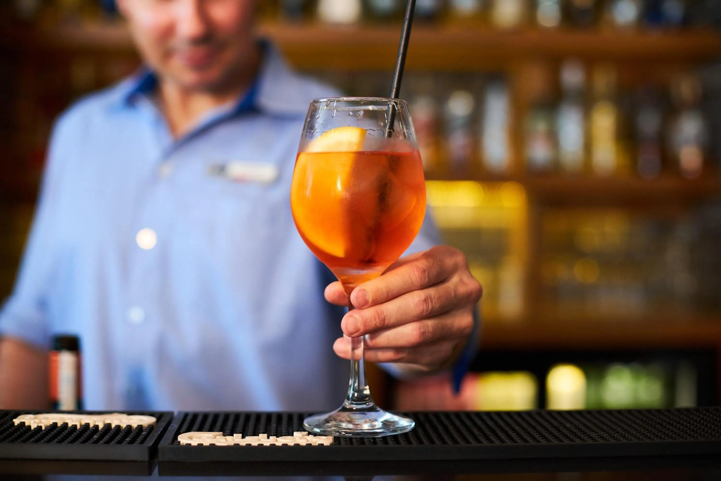 Lounge or bar in Holiday Inn Express - Malta by IHG