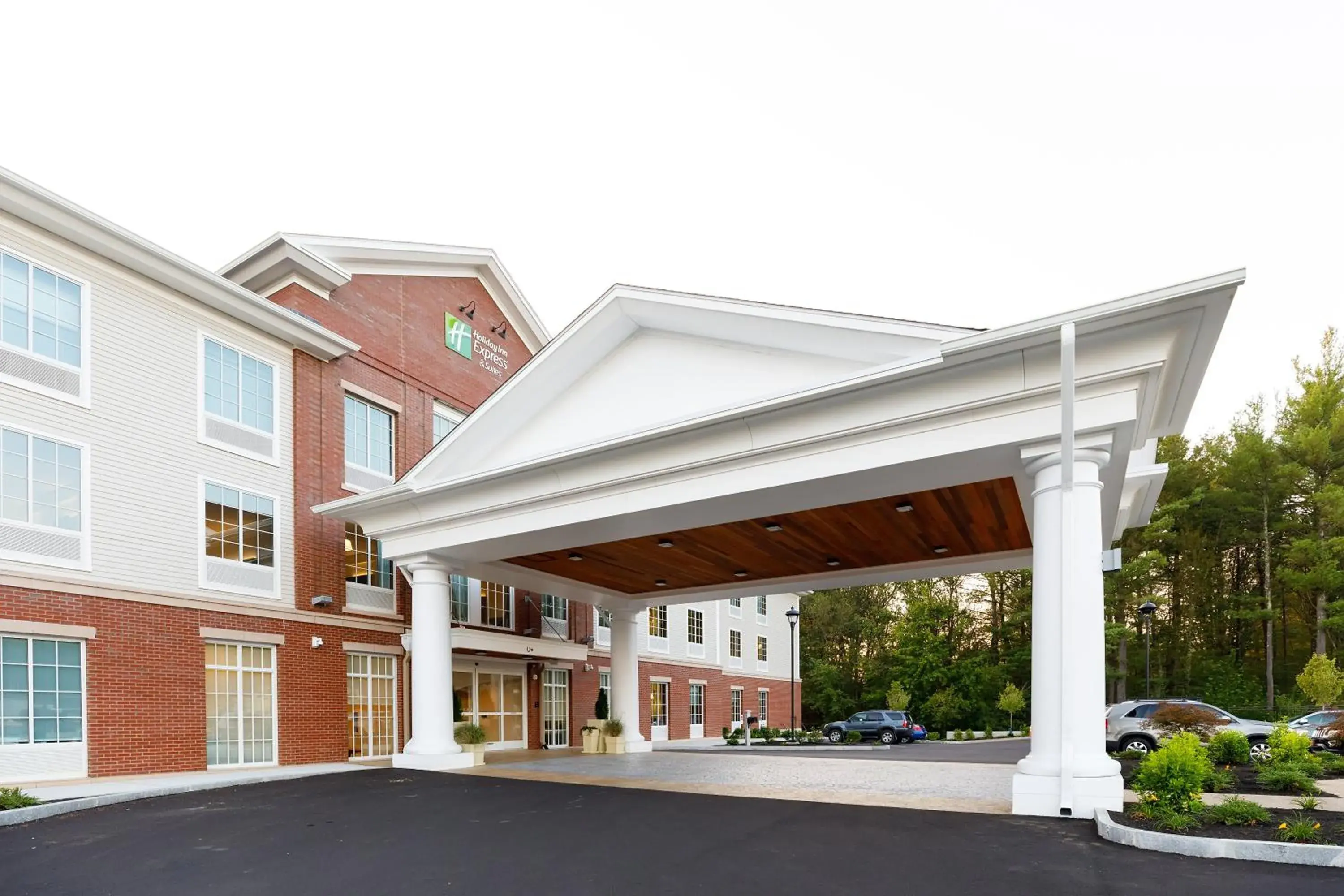 Property building in Holiday Inn Express & Suites - Sturbridge by IHG Property building in Holiday Inn Express & Suites - Sturbridge by IHG