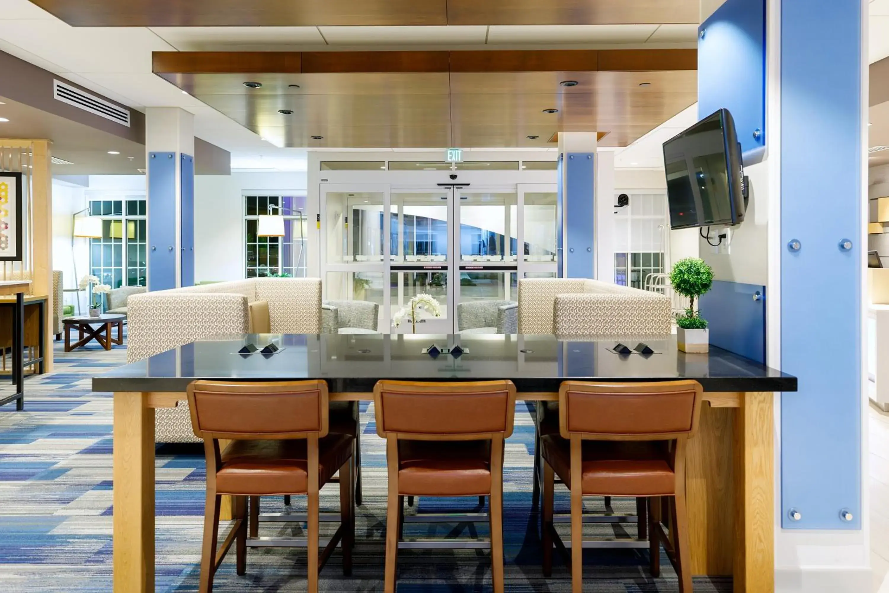 Property building in Holiday Inn Express & Suites - Sturbridge by IHG Property building in Holiday Inn Express & Suites - Sturbridge by IHG