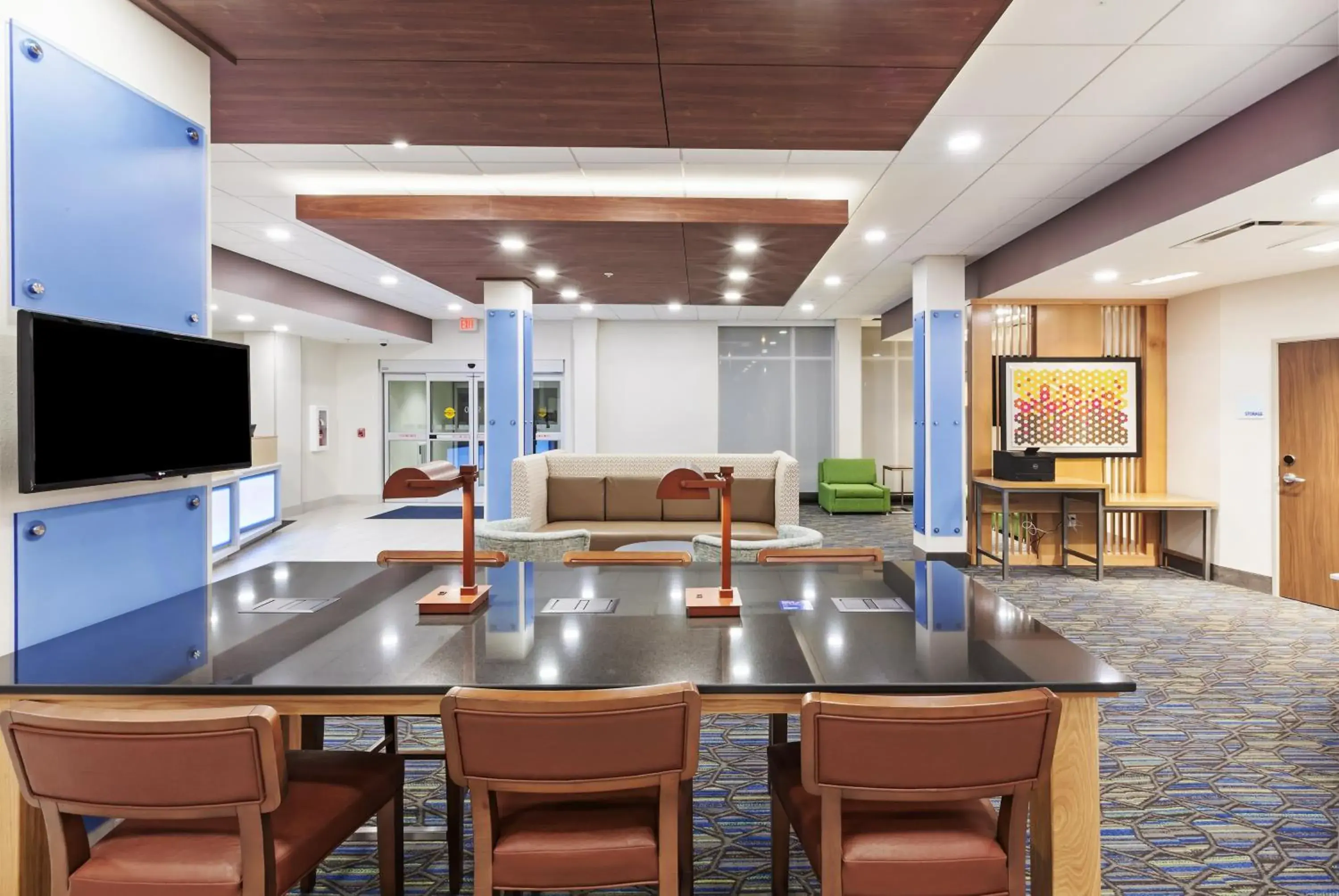 Property building in Holiday Inn Express & Suites - Lenexa - Overland Park Area by IHG Property building in Holiday Inn Express & Suites - Lenexa - Overland Park Area by IHG