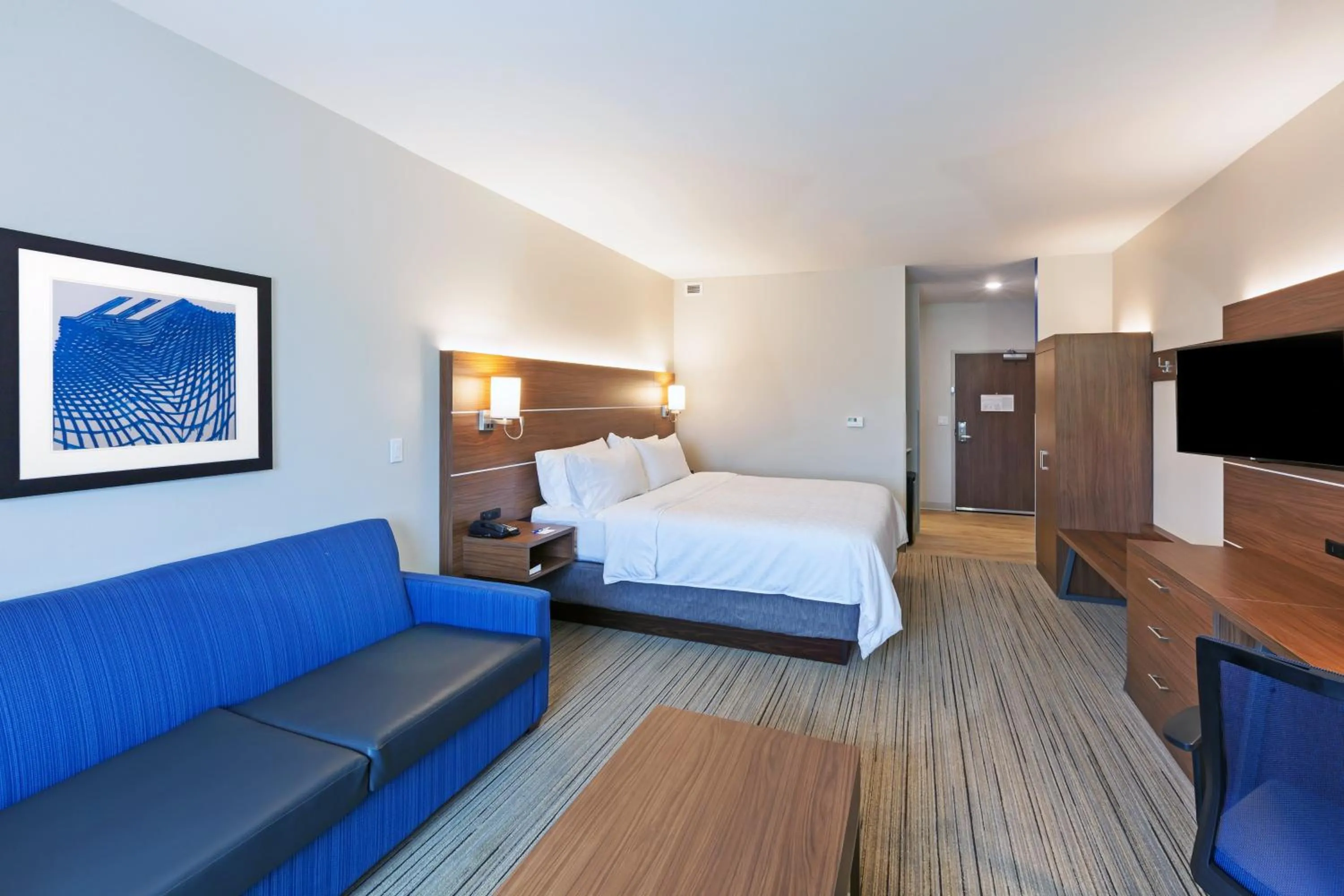Photo of the whole room, Bed in Holiday Inn Express & Suites - Lenexa - Overland Park Area by IHG