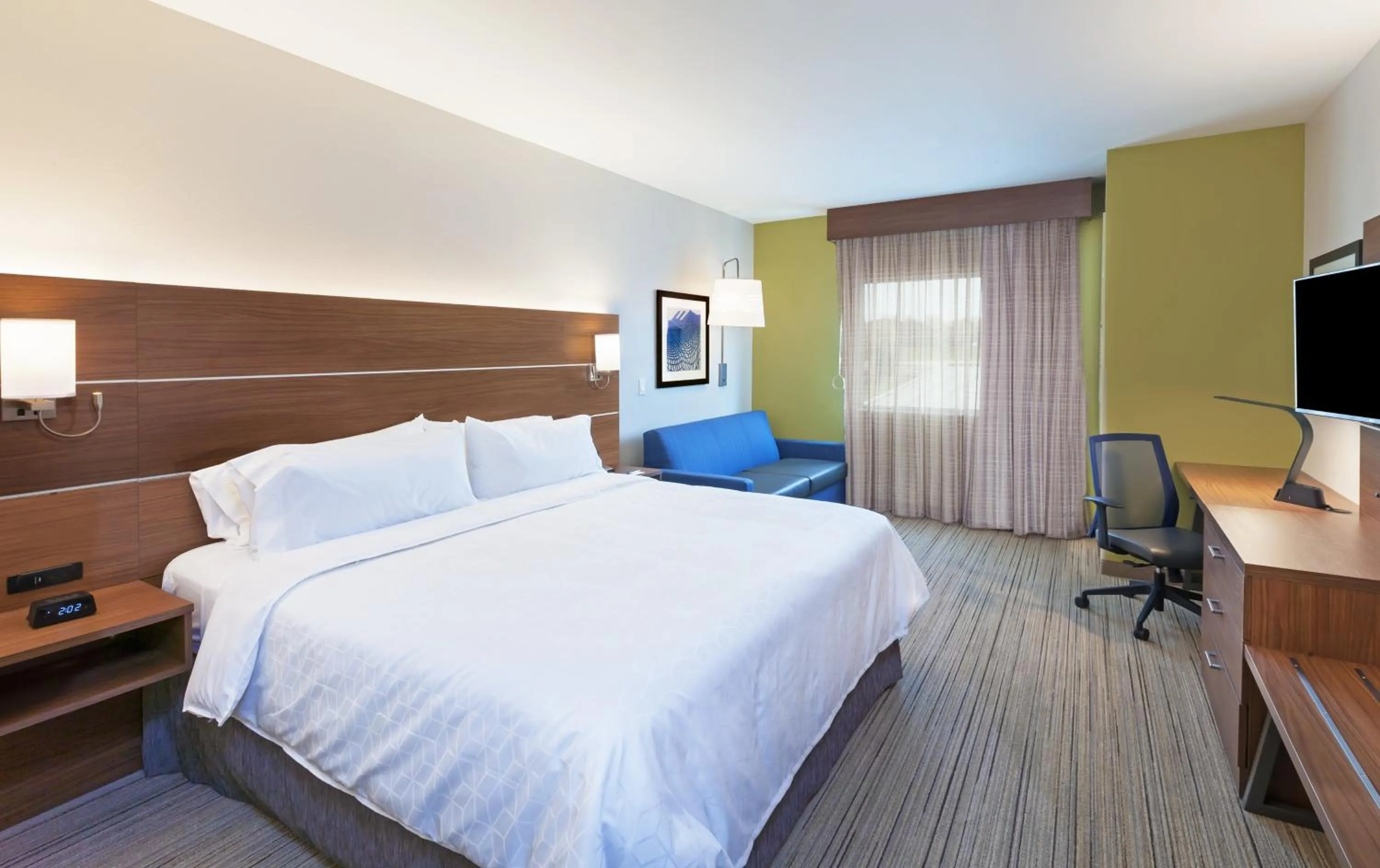 Photo of the whole room, Bed in Holiday Inn Express & Suites - Lenexa - Overland Park Area by IHG
