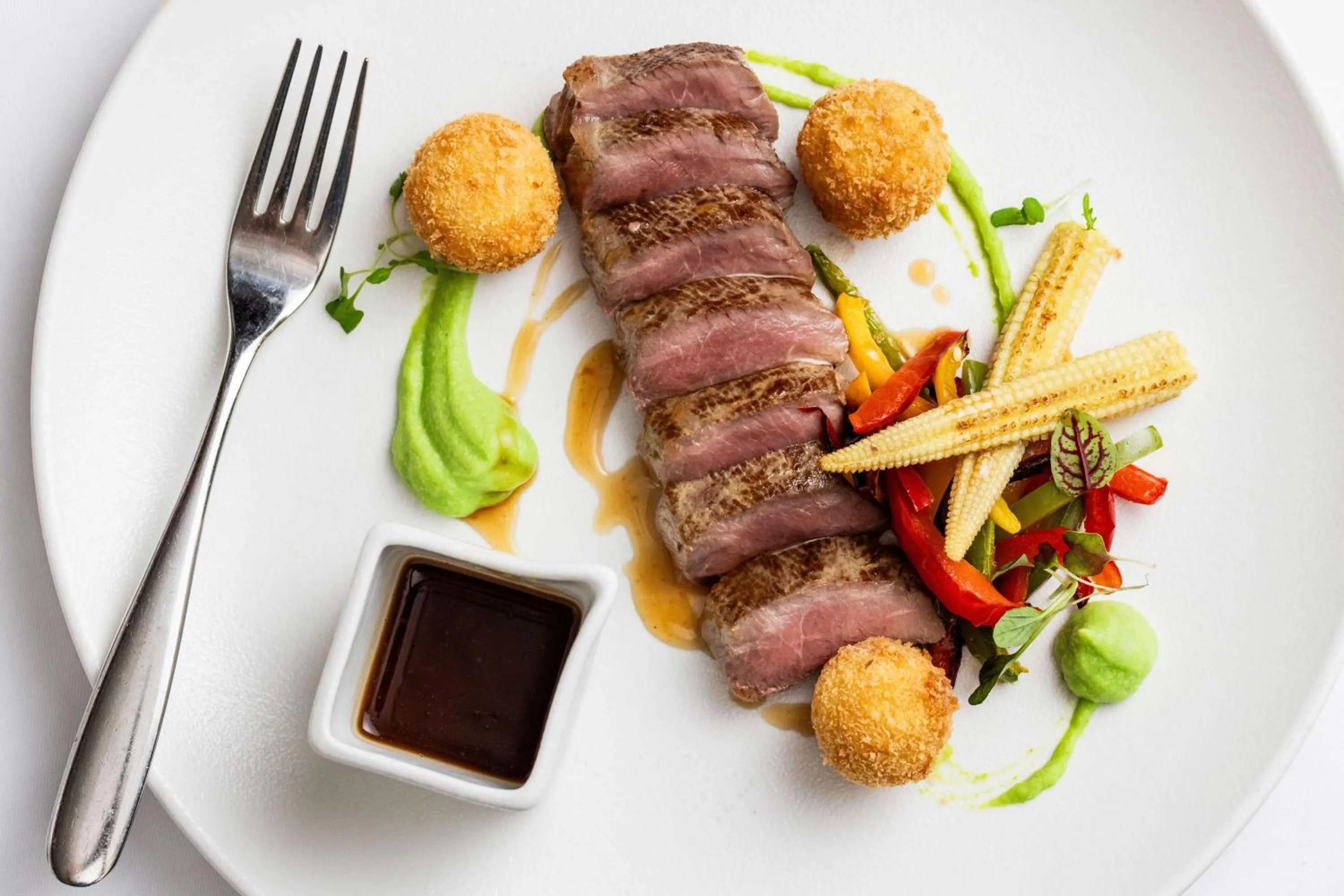 Restaurant/places to eat in Pomme d'Or Hotel