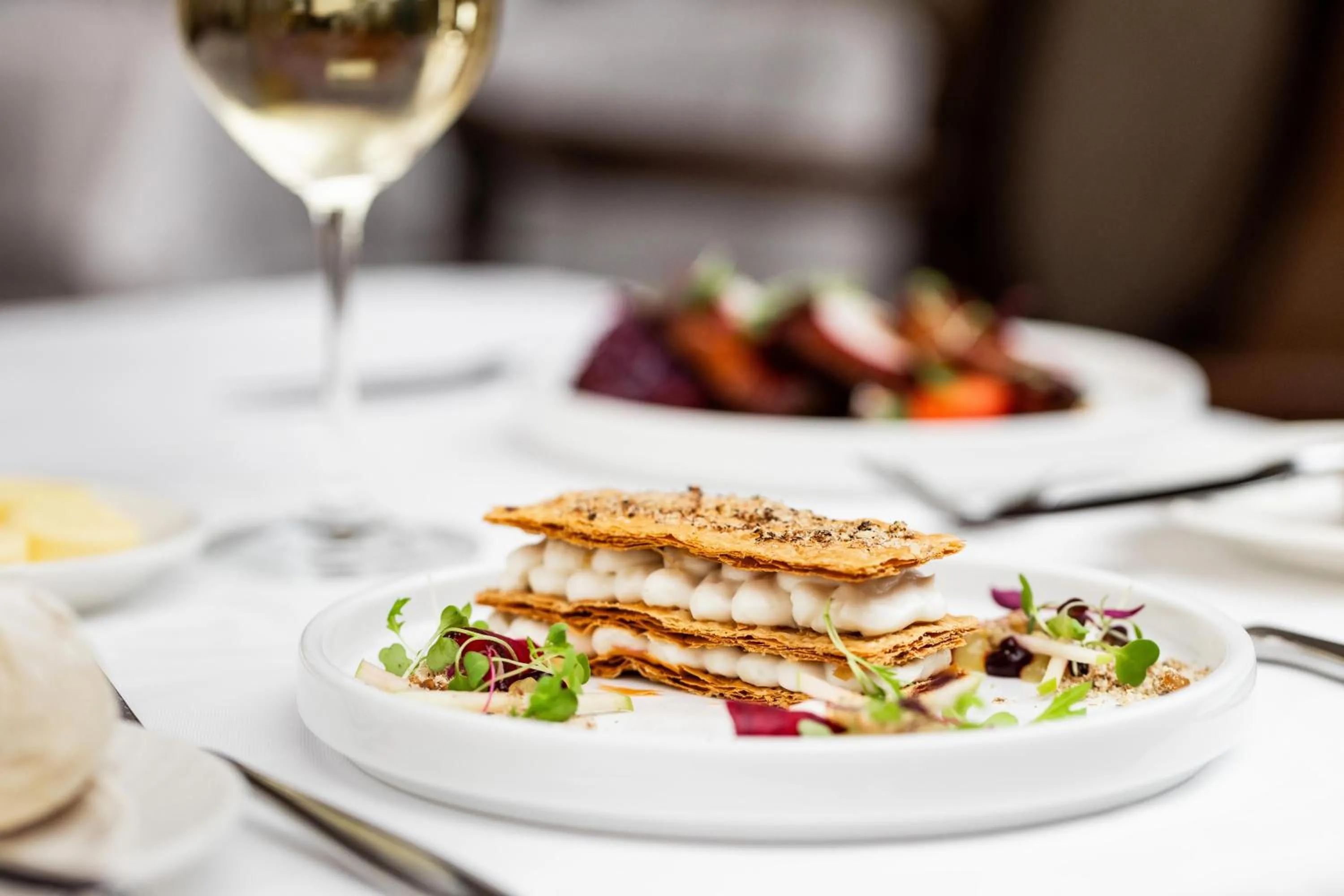 Restaurant/places to eat in Pomme d'Or Hotel