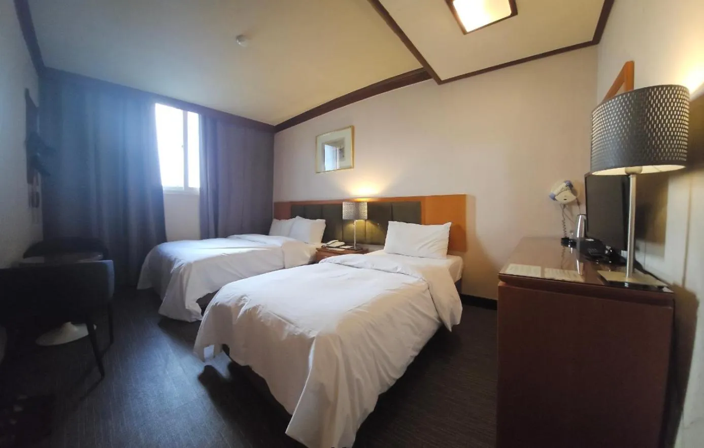 Bed in Insadong Crown Hotel