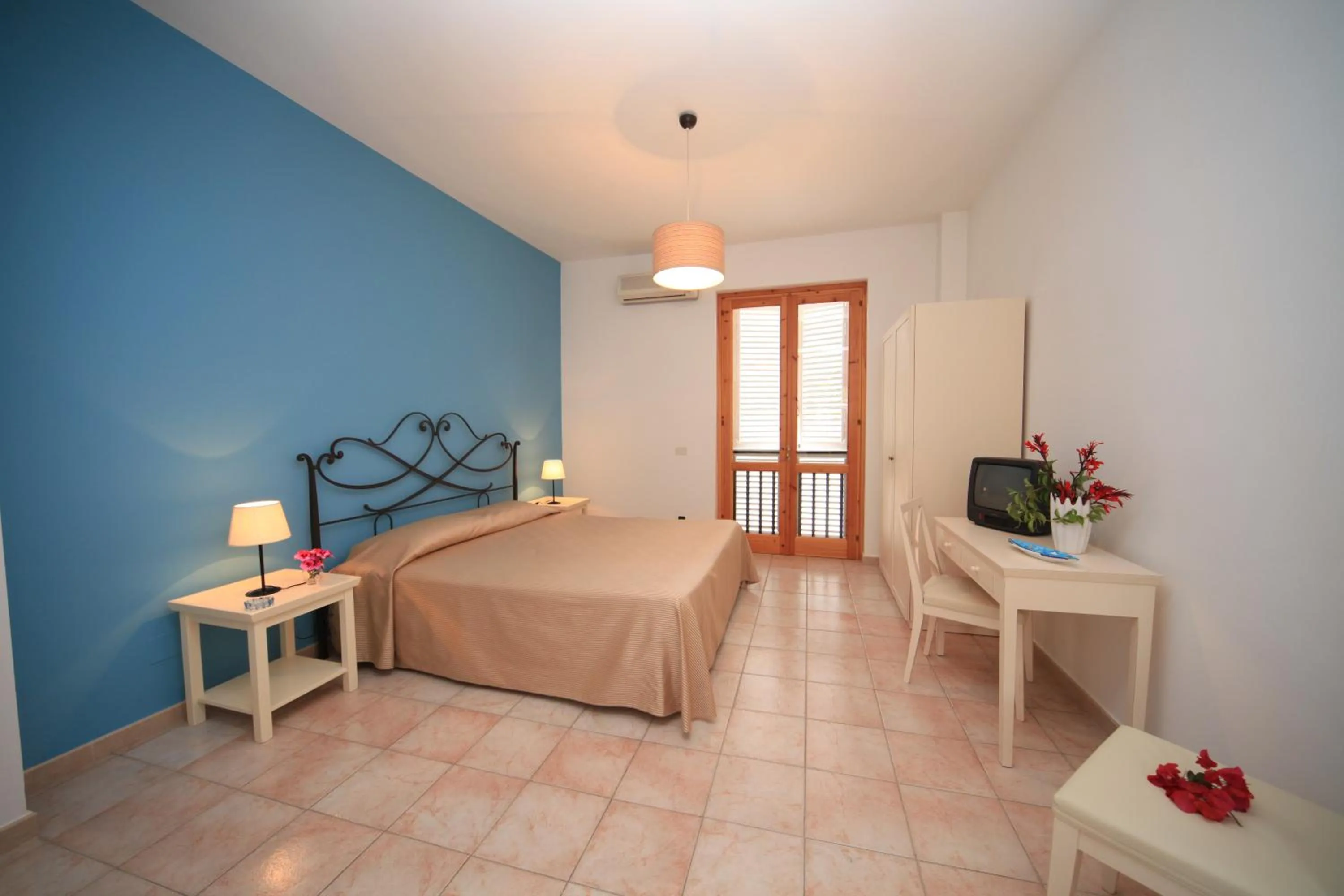 Bedroom, Bed in Hotel Amarea - Aeolian Charme