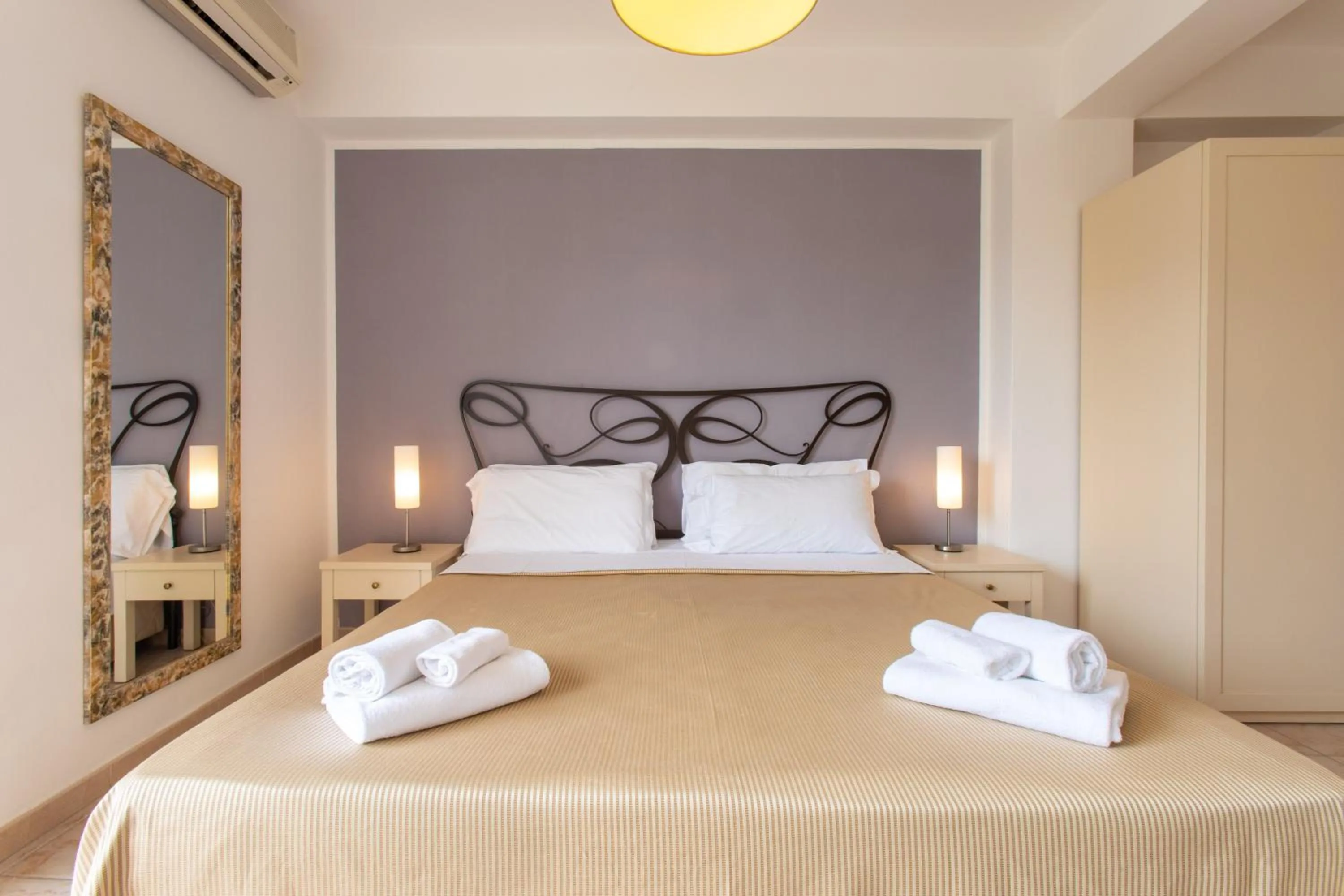 Bedroom, Bed in Hotel Amarea - Aeolian Charme