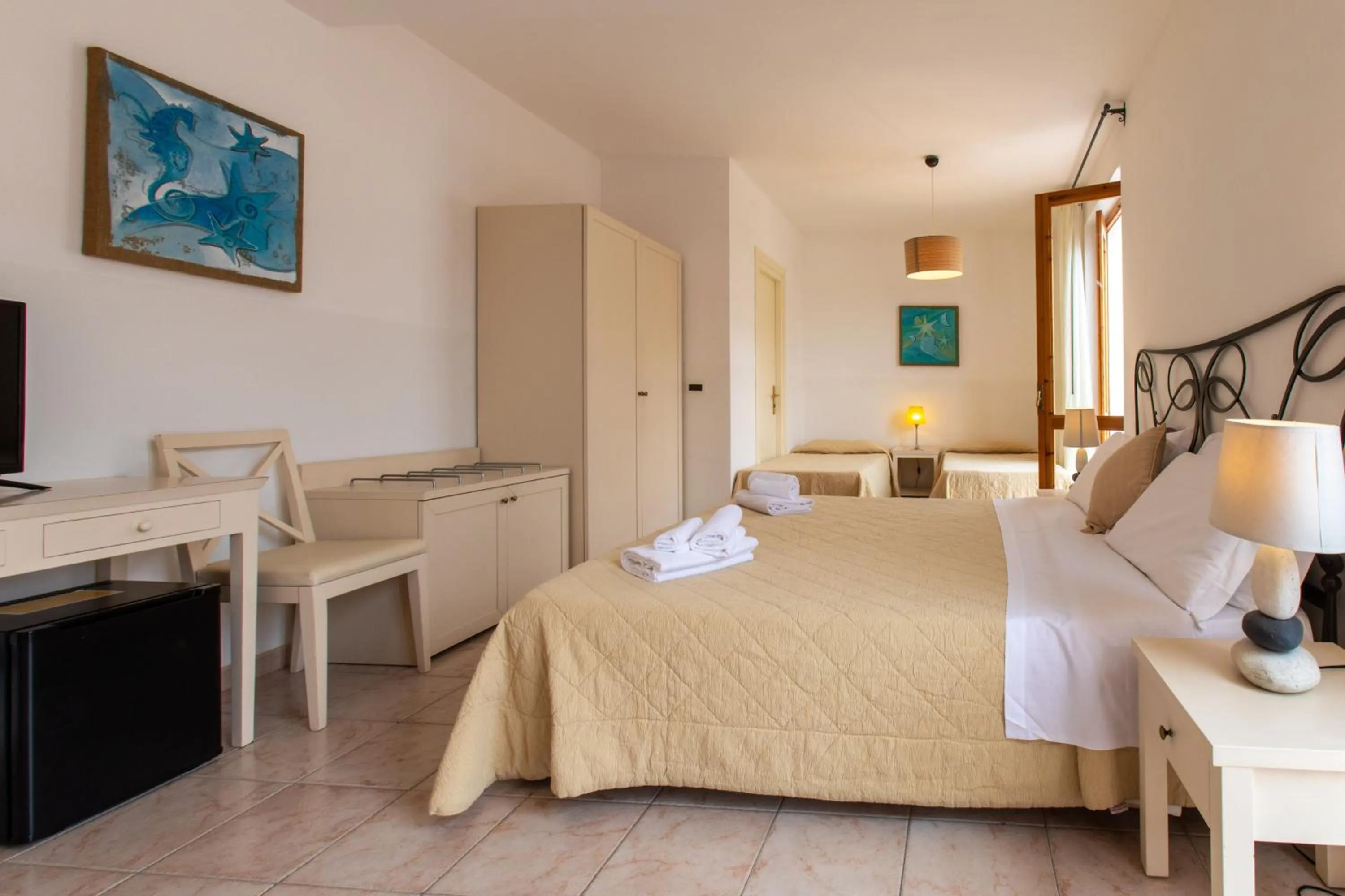 Bedroom, Bed in Hotel Amarea - Aeolian Charme