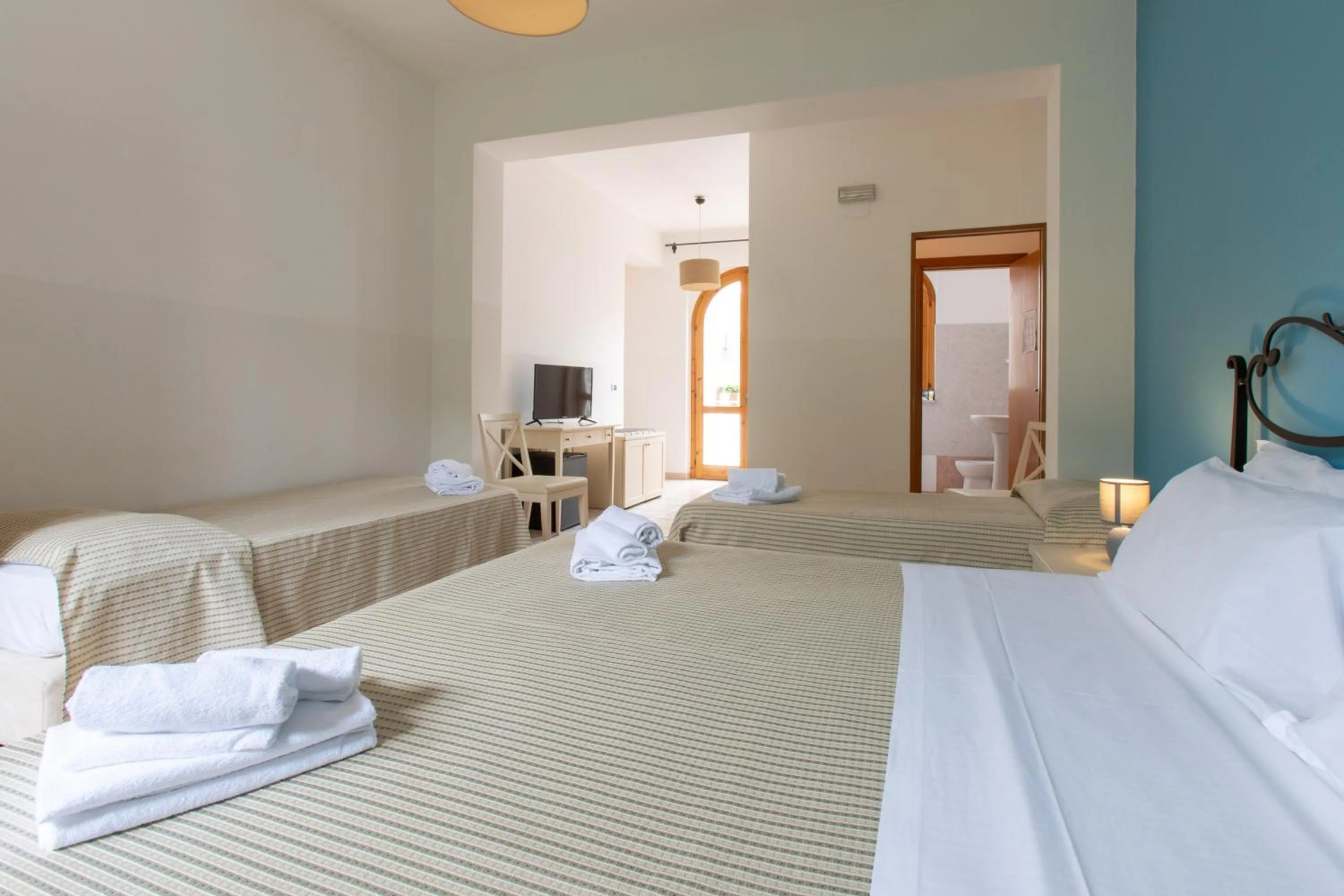Bedroom, Bed in Hotel Amarea - Aeolian Charme