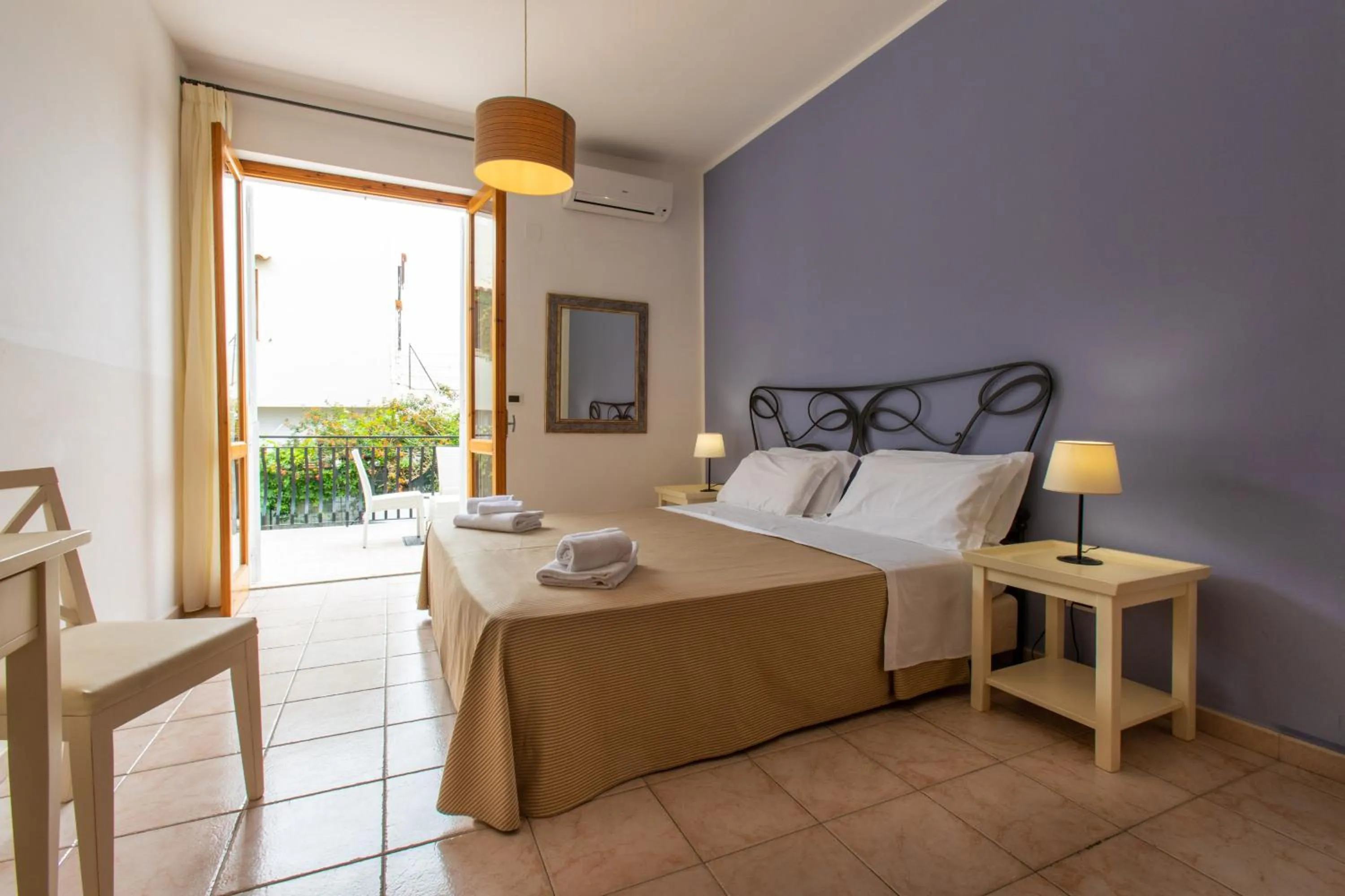 Bedroom, Bed in Hotel Amarea - Aeolian Charme