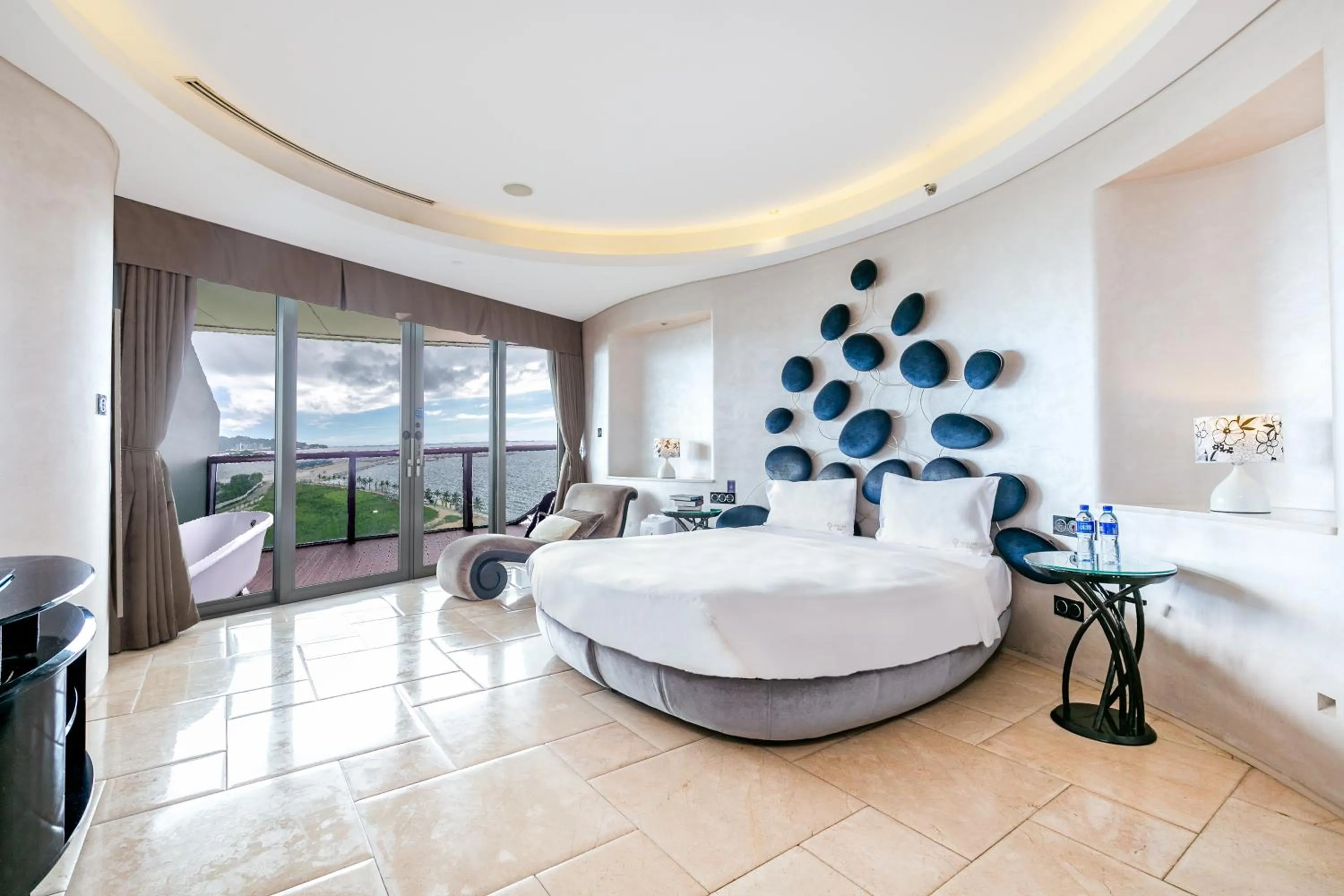 Photo of the whole room in Sanya Phoenix Island Yuejia flat