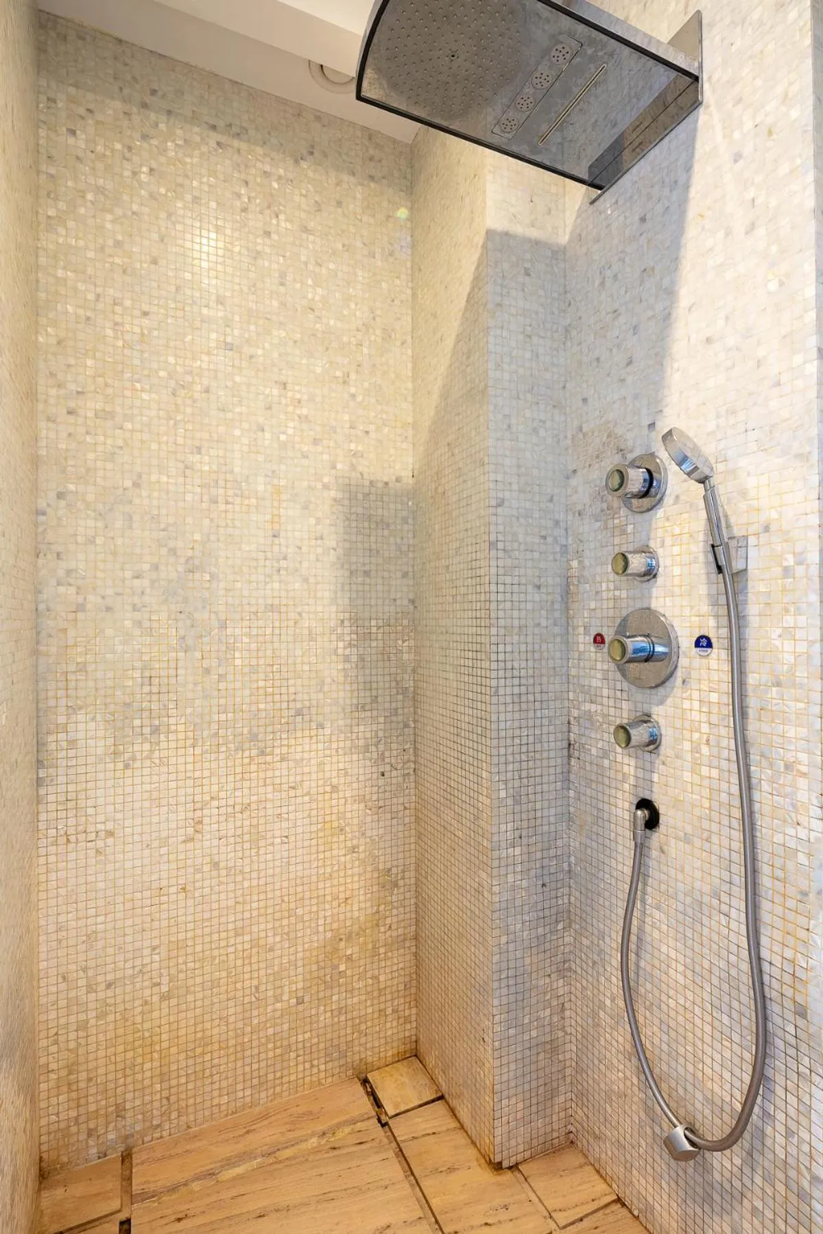 Bathroom in Sanya Phoenix Island Yuejia flat