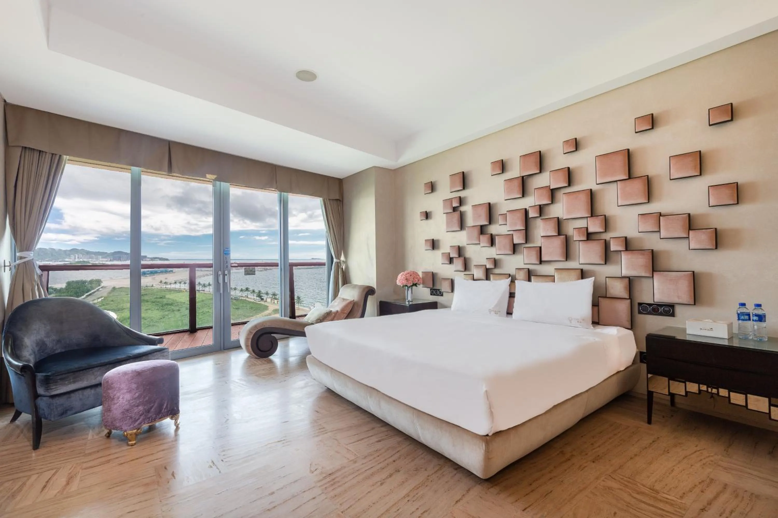 Photo of the whole room in Sanya Phoenix Island Yuejia flat