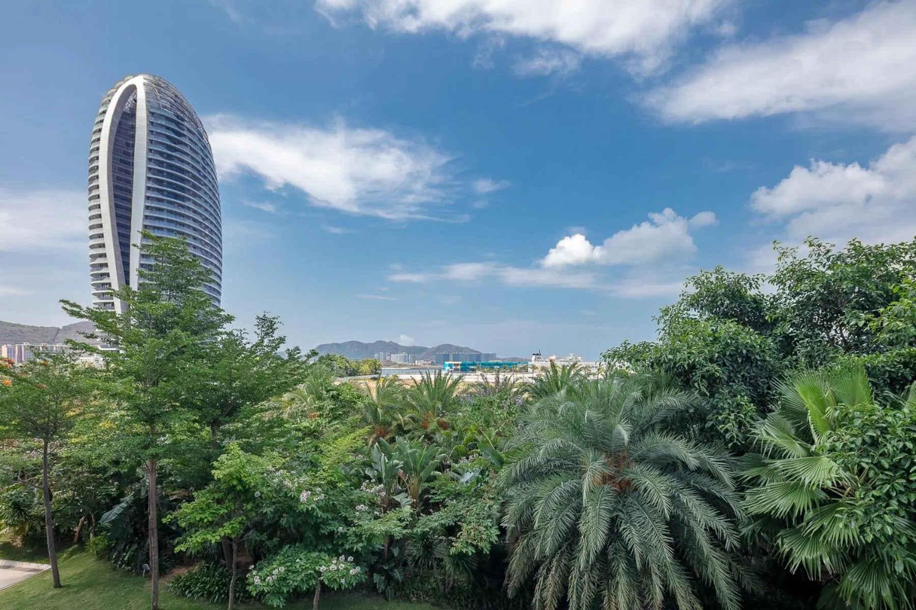 Night in Sanya Phoenix Island Yuejia flat