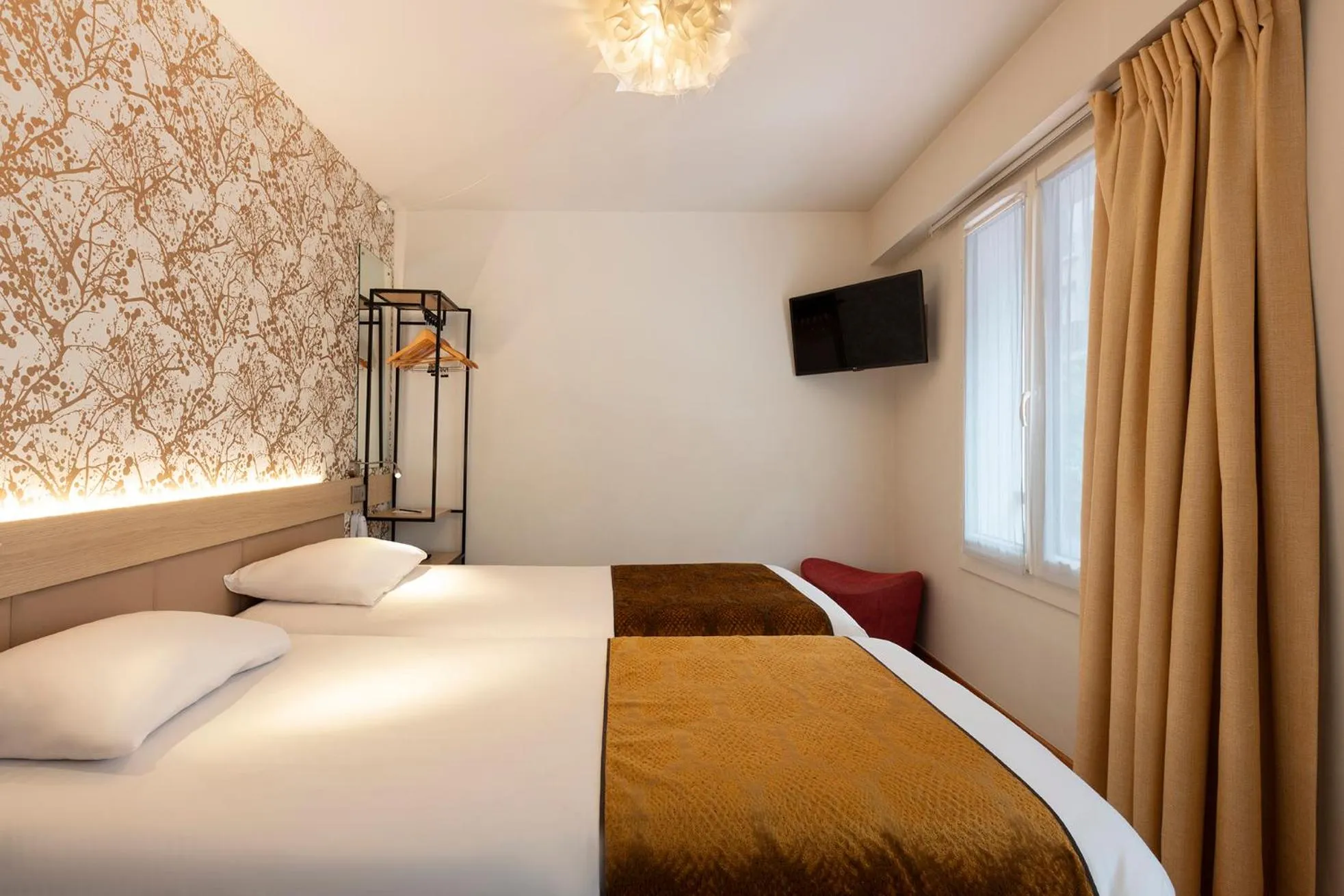 Bedroom, Bed in Hôtel Hor Les Lumières