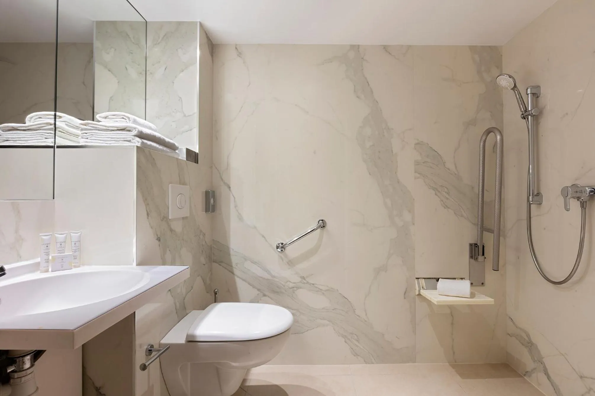 Bathroom in Hôtel Hor Les Lumières