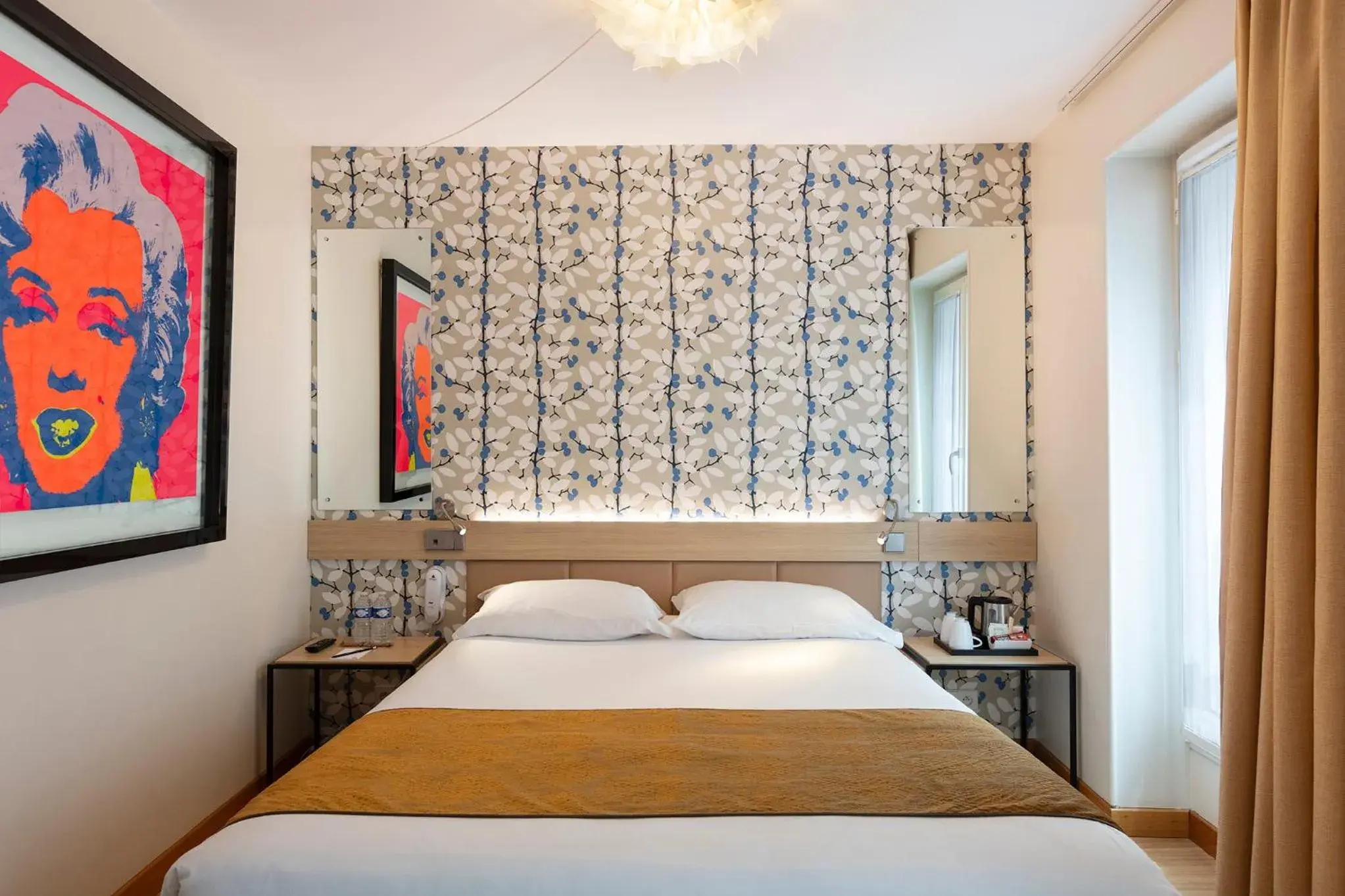 Bedroom, Bed in Hôtel Hor Les Lumières Bedroom, Bed in Hôtel Hor Les Lumières