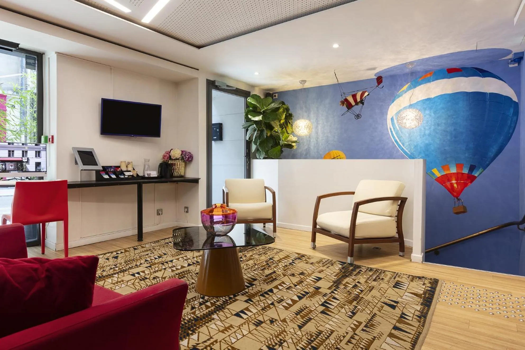 Lobby or reception in Hôtel Hor Les Lumières