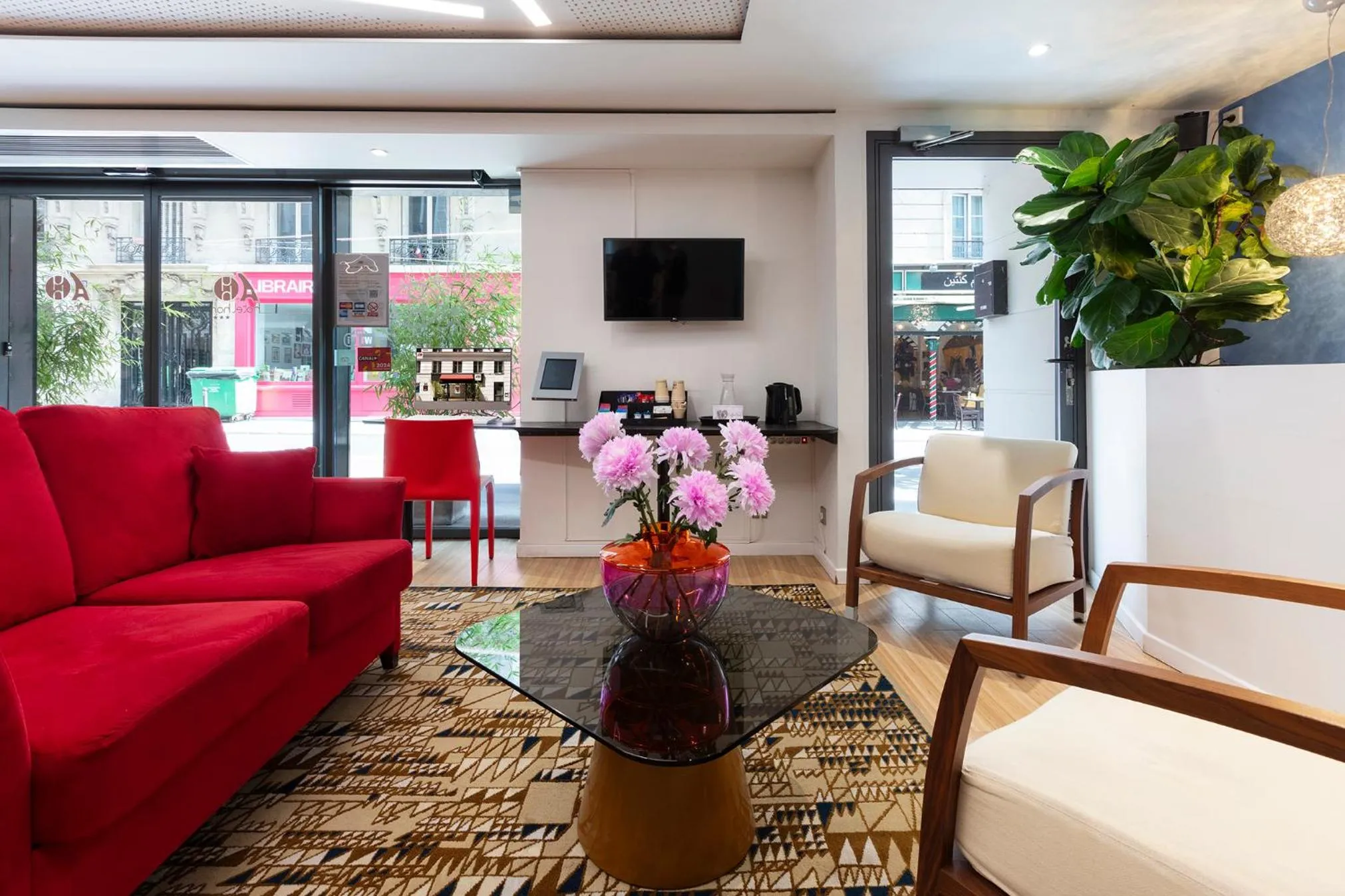 Lobby or reception in Hôtel Hor Les Lumières