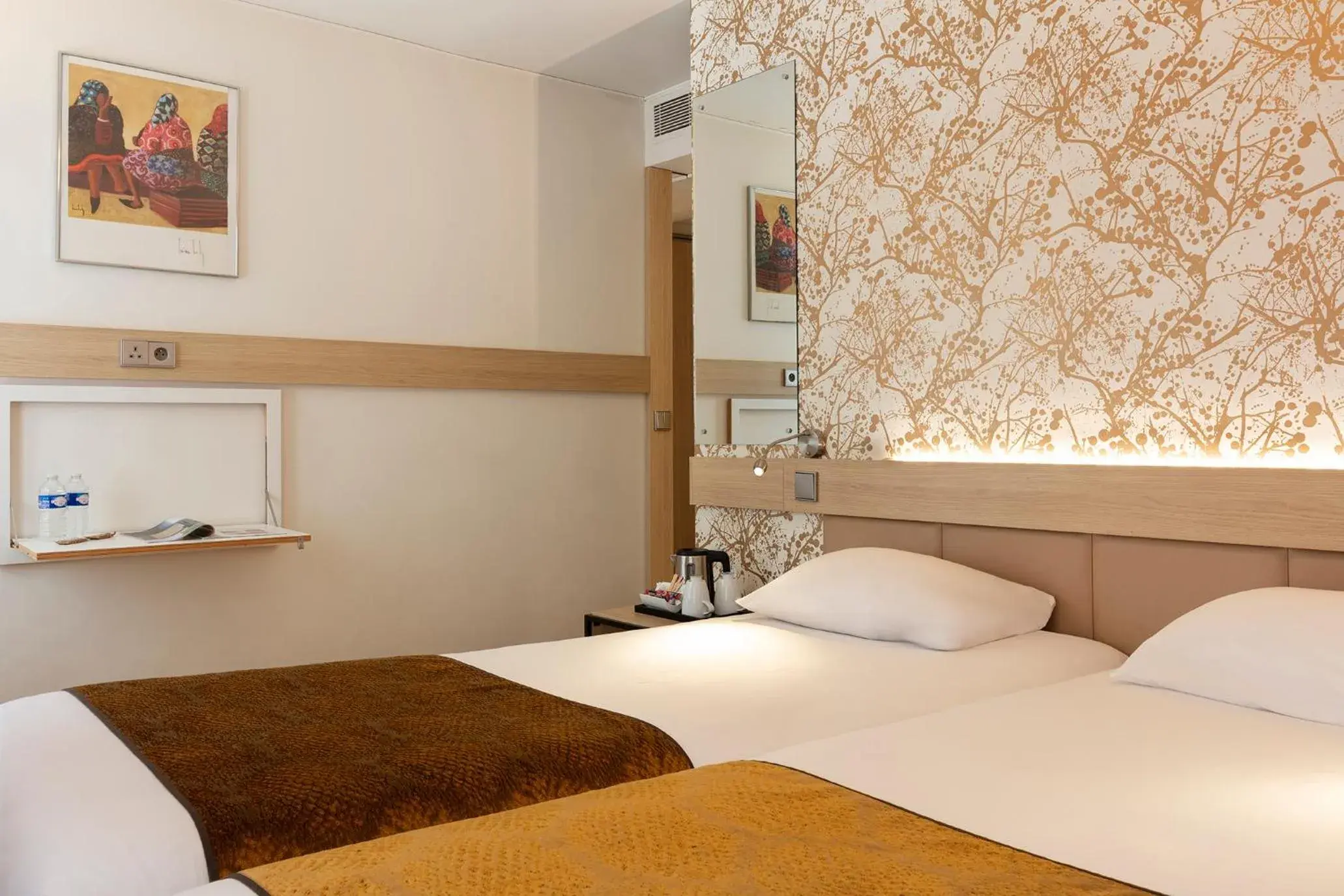 Bedroom, Bed in Hôtel Hor Les Lumières Bedroom, Bed in Hôtel Hor Les Lumières