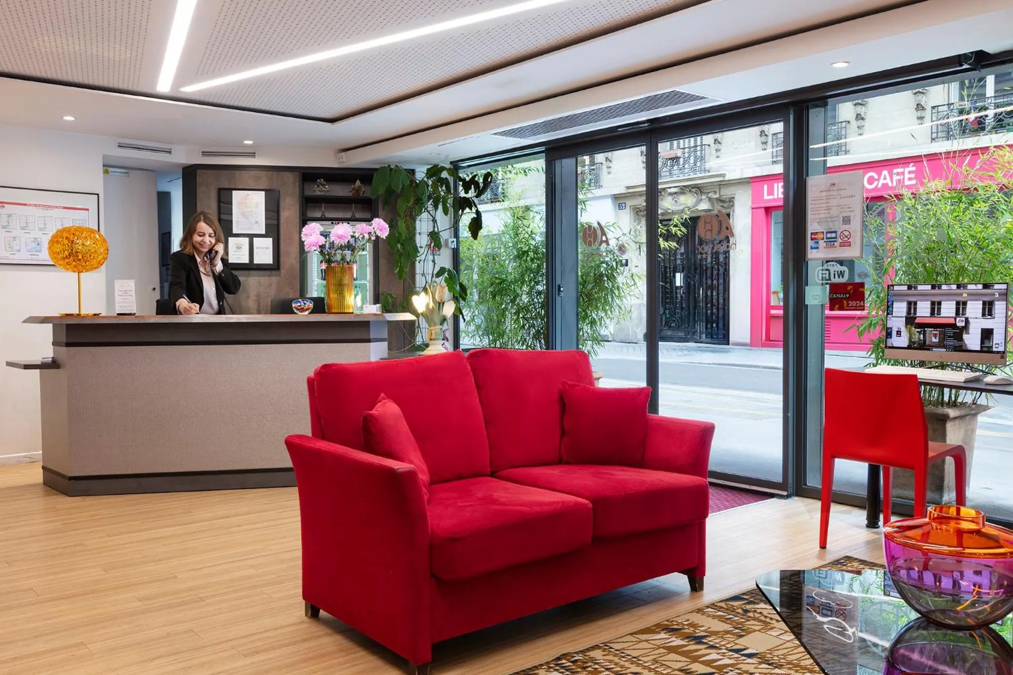 Lobby or reception in Hôtel Hor Les Lumières