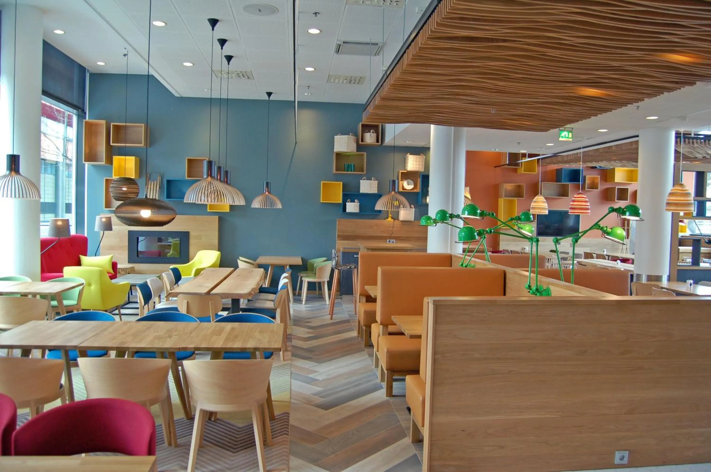 Restaurant/places to eat in Holiday Inn Helsinki West - Ruoholahti by IHG