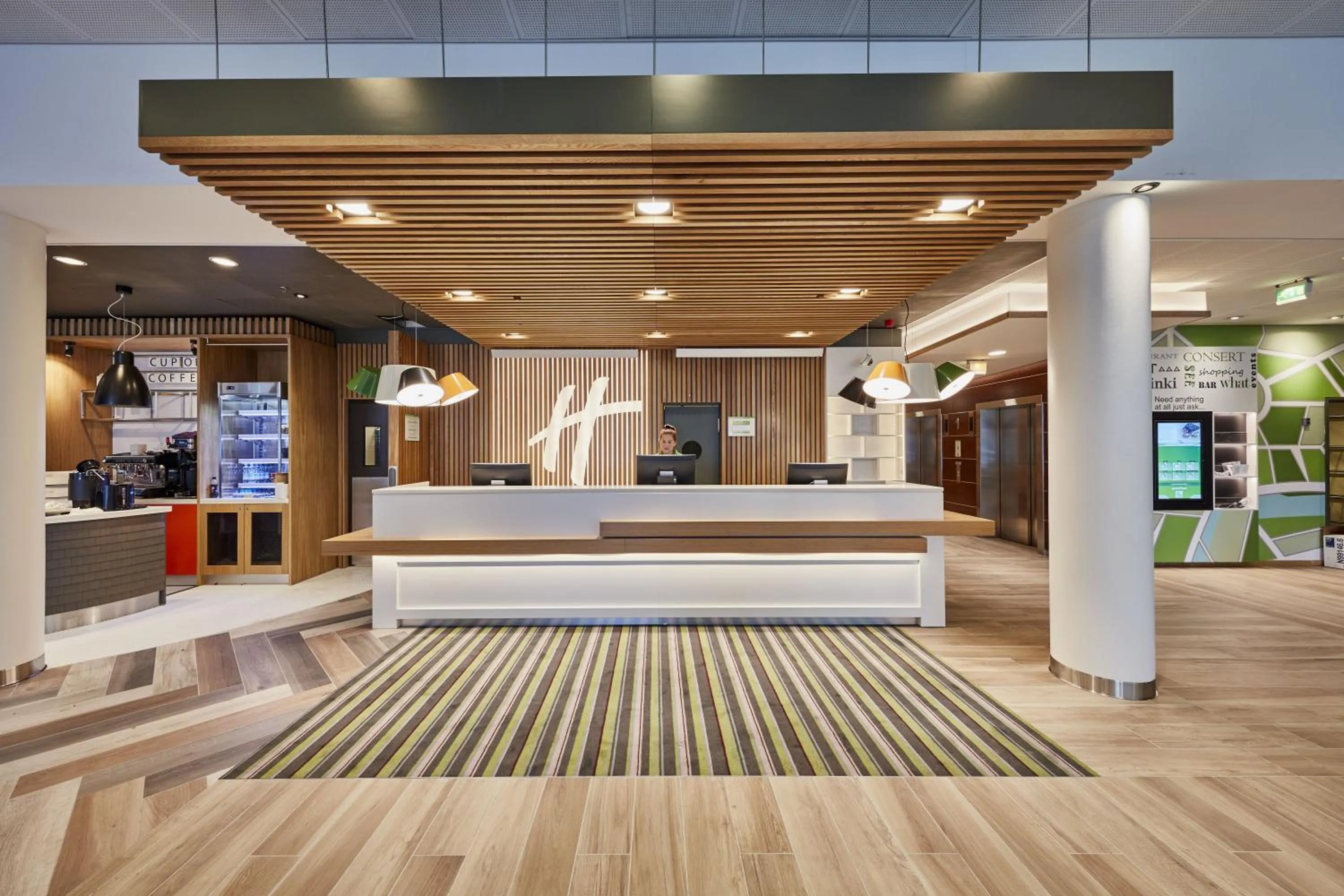 Lobby or reception in Holiday Inn Helsinki West - Ruoholahti by IHG