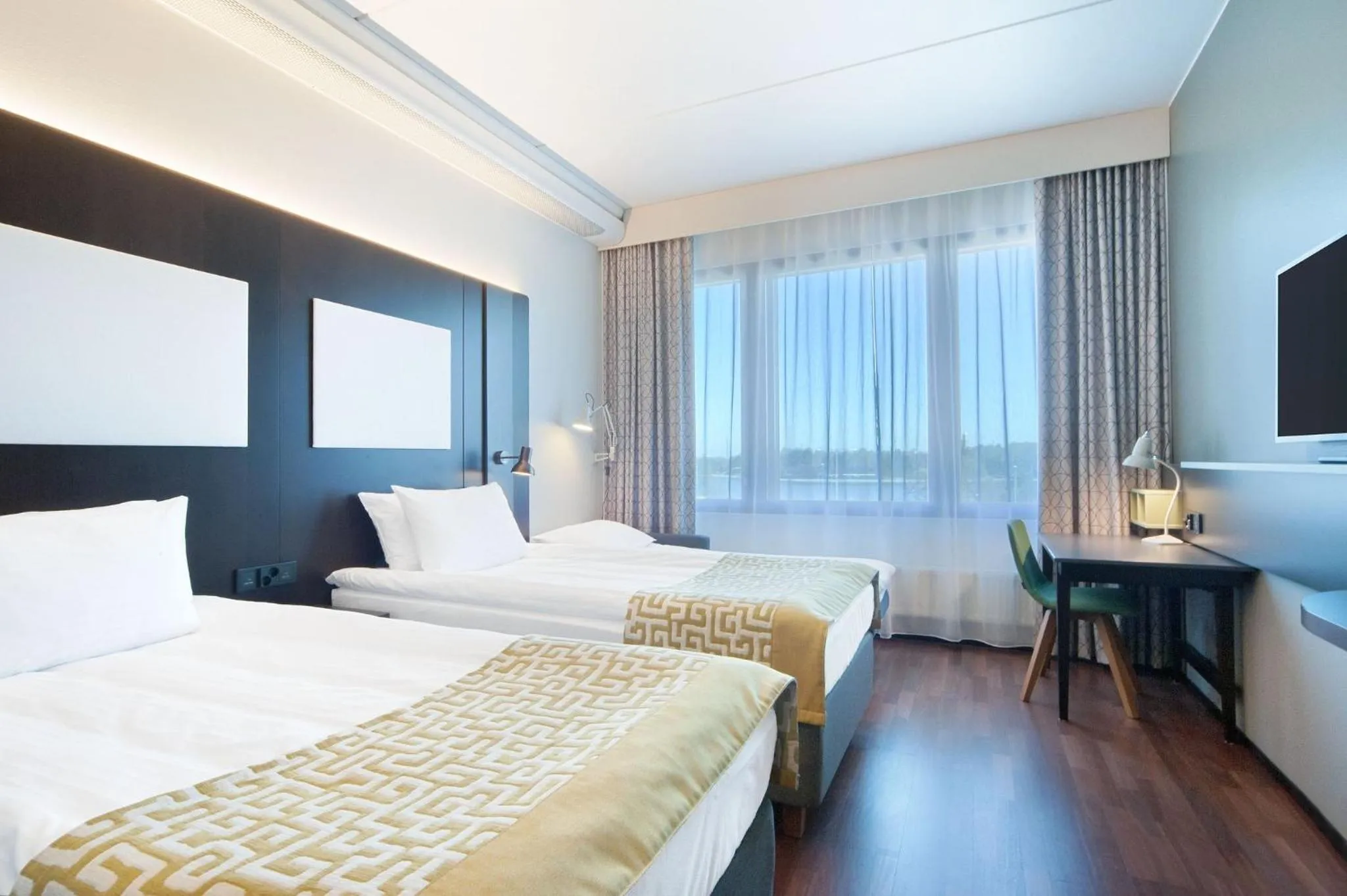 Photo of the whole room, Bed in Holiday Inn Helsinki West - Ruoholahti by IHG