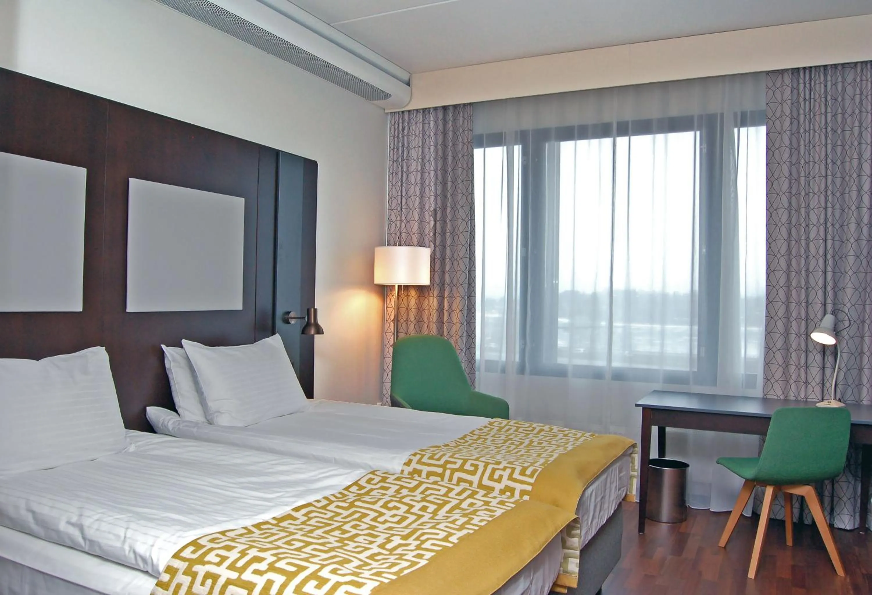 Photo of the whole room, Bed in Holiday Inn Helsinki West - Ruoholahti by IHG