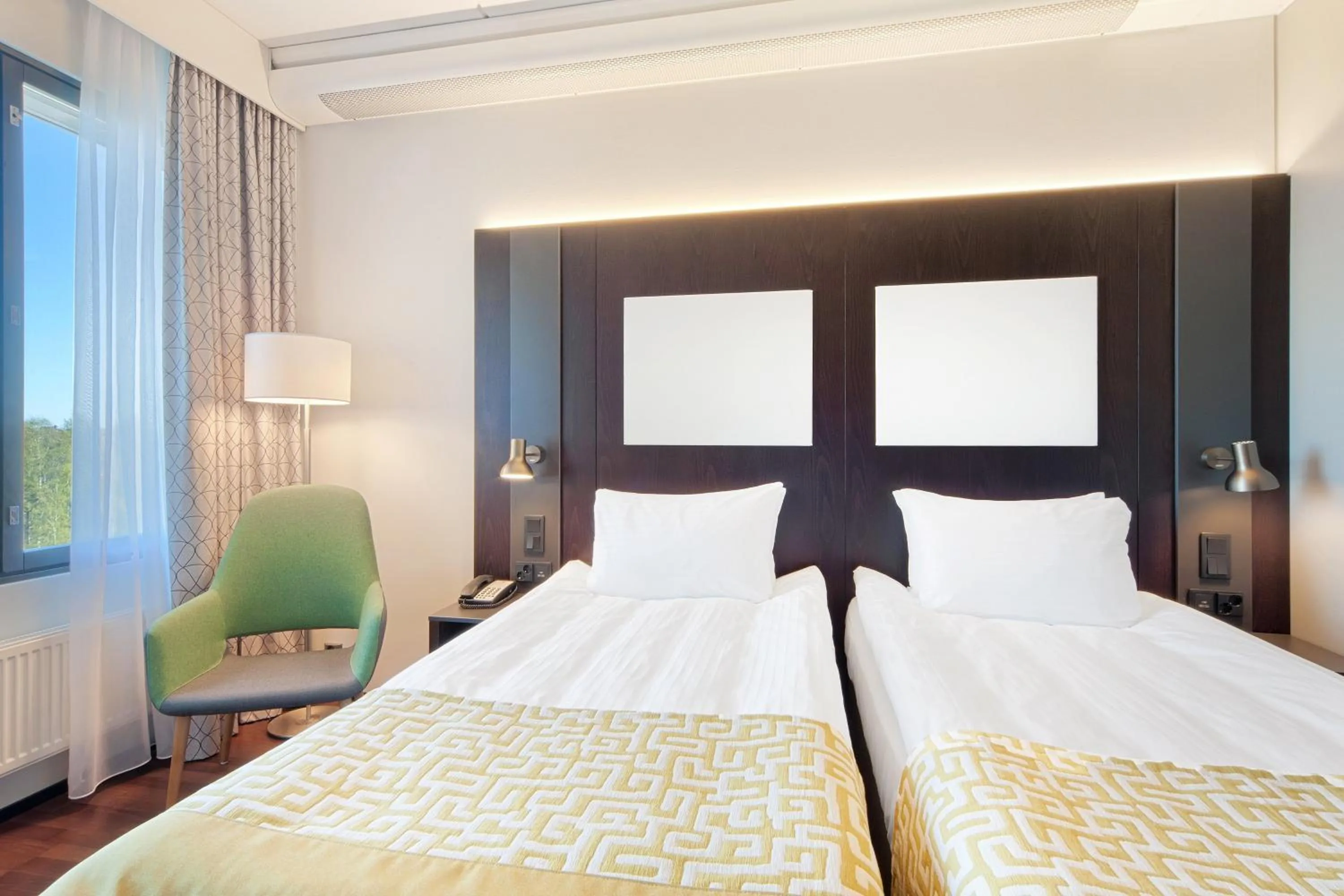 Photo of the whole room, Bed in Holiday Inn Helsinki West - Ruoholahti by IHG