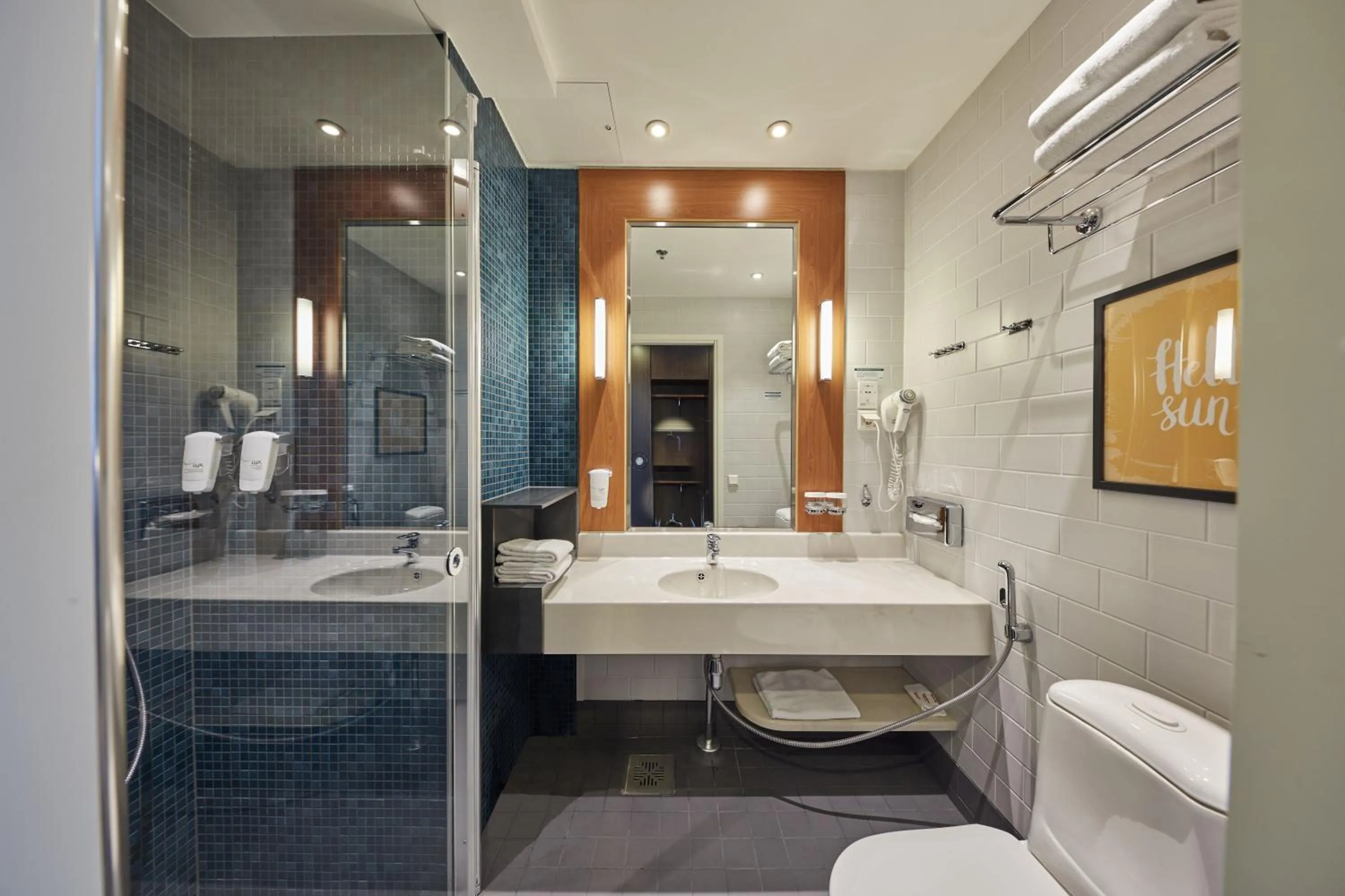 Bathroom in Holiday Inn Helsinki West - Ruoholahti by IHG