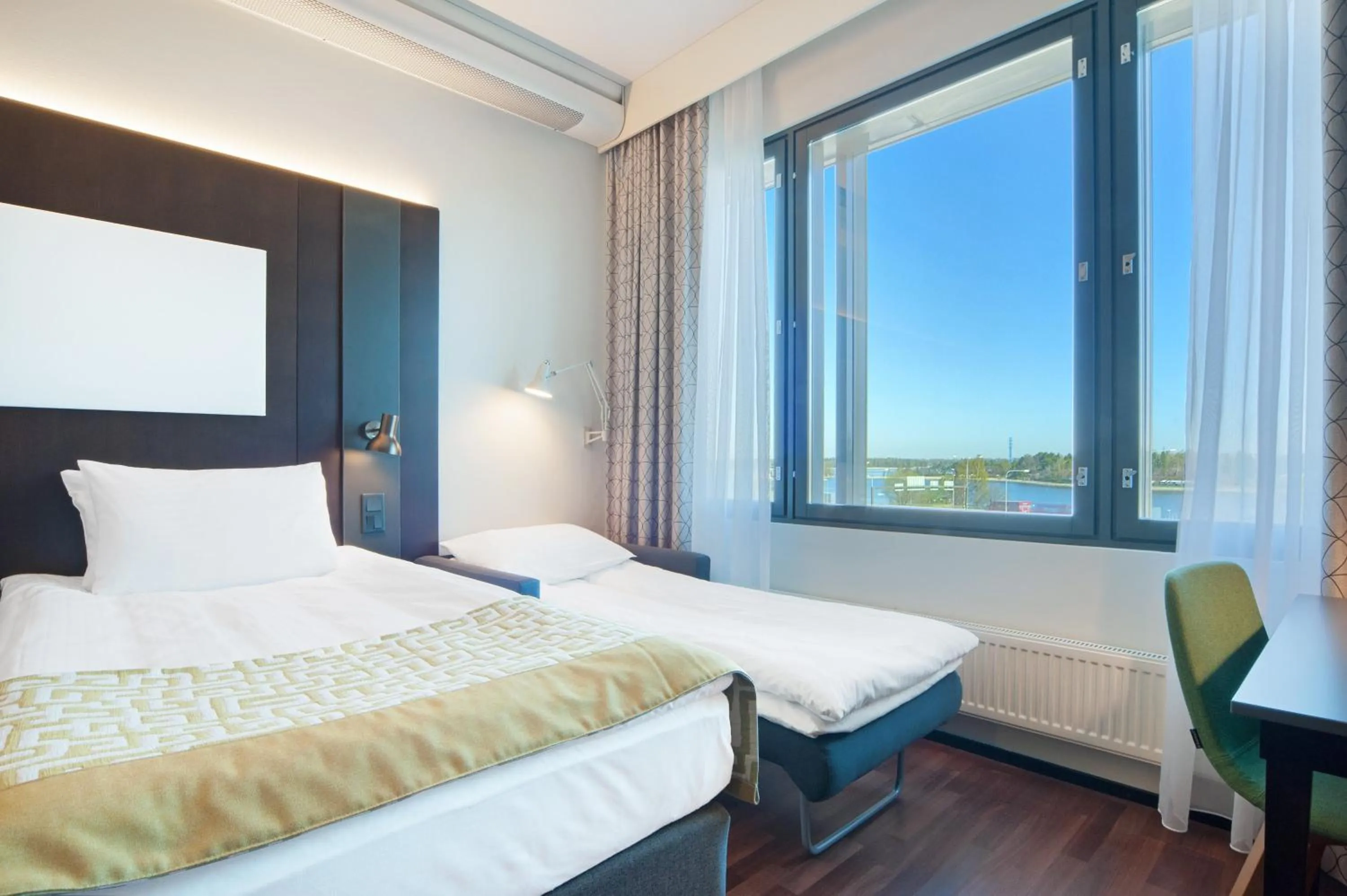 Photo of the whole room, Bed in Holiday Inn Helsinki West - Ruoholahti by IHG