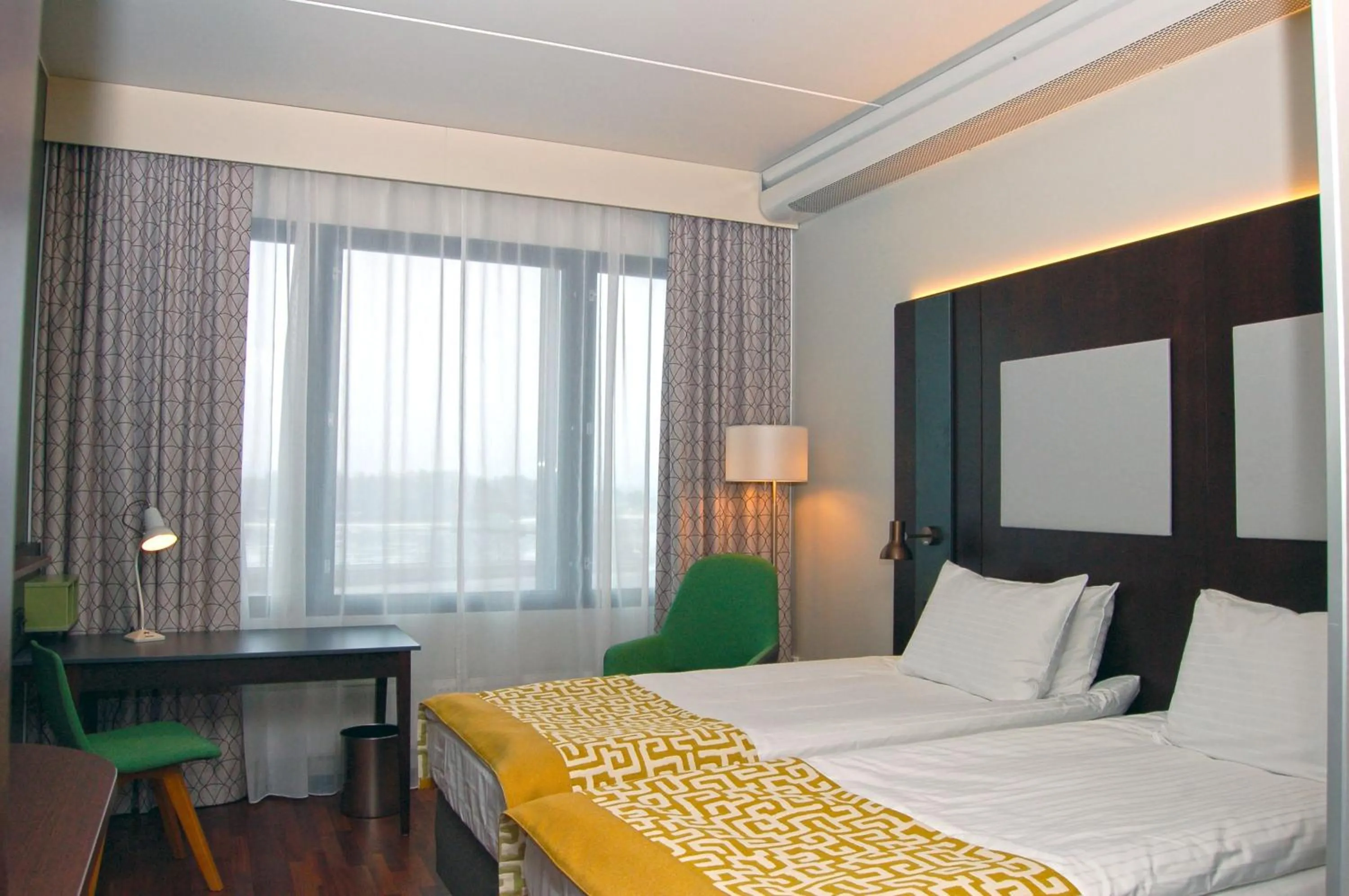Photo of the whole room, Bed in Holiday Inn Helsinki West - Ruoholahti by IHG