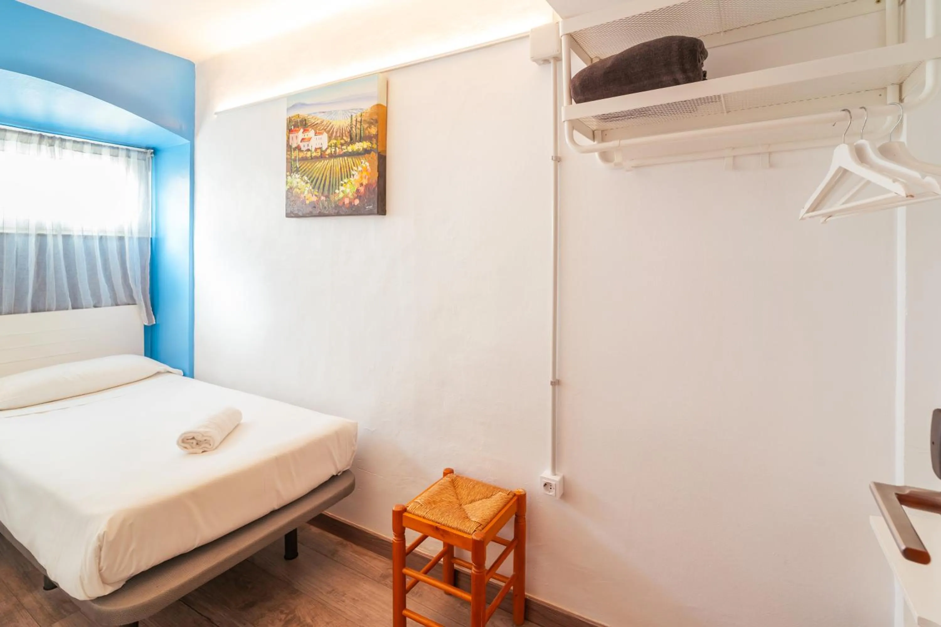 Photo of the whole room, Bed in Forum Tarragona