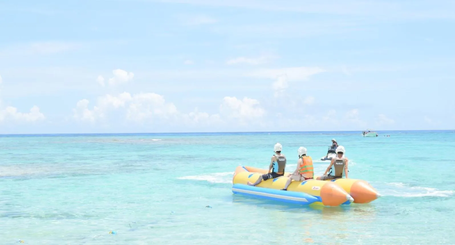 Nearby landmark in Hotel Aqua Citta Naha