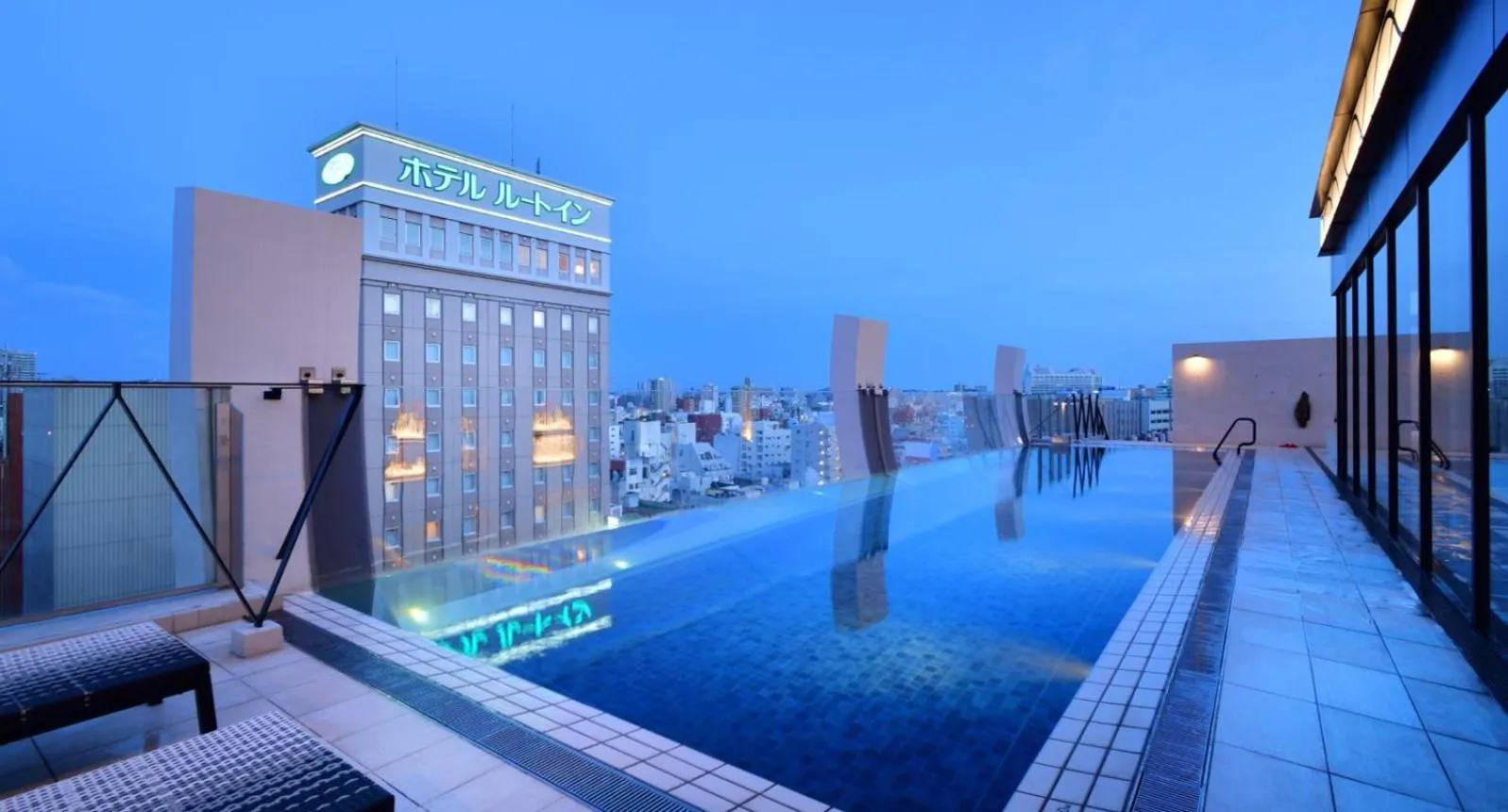 Swimming pool in Hotel Aqua Citta Naha