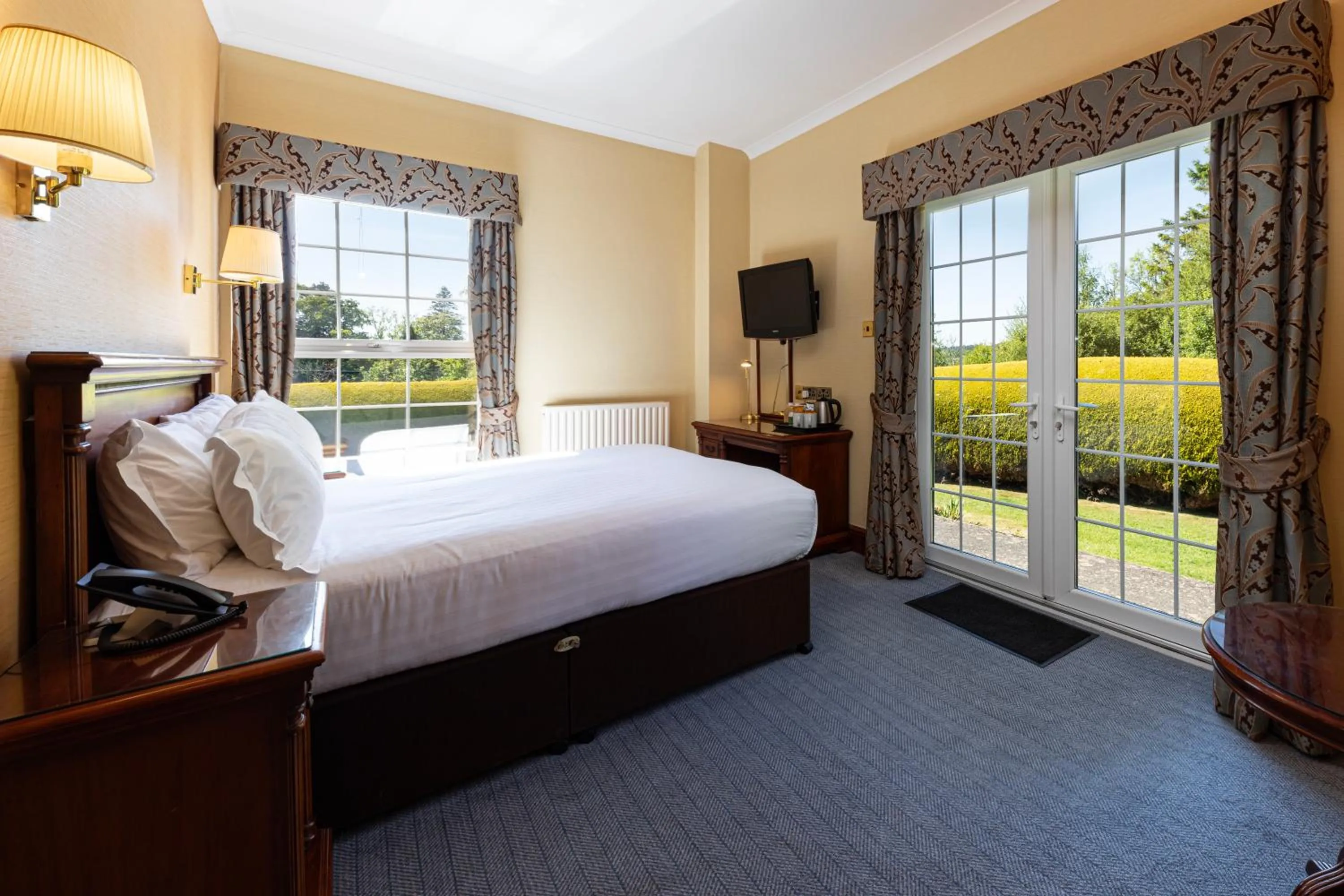 Bedroom, Bed in Lake District Castle Inn