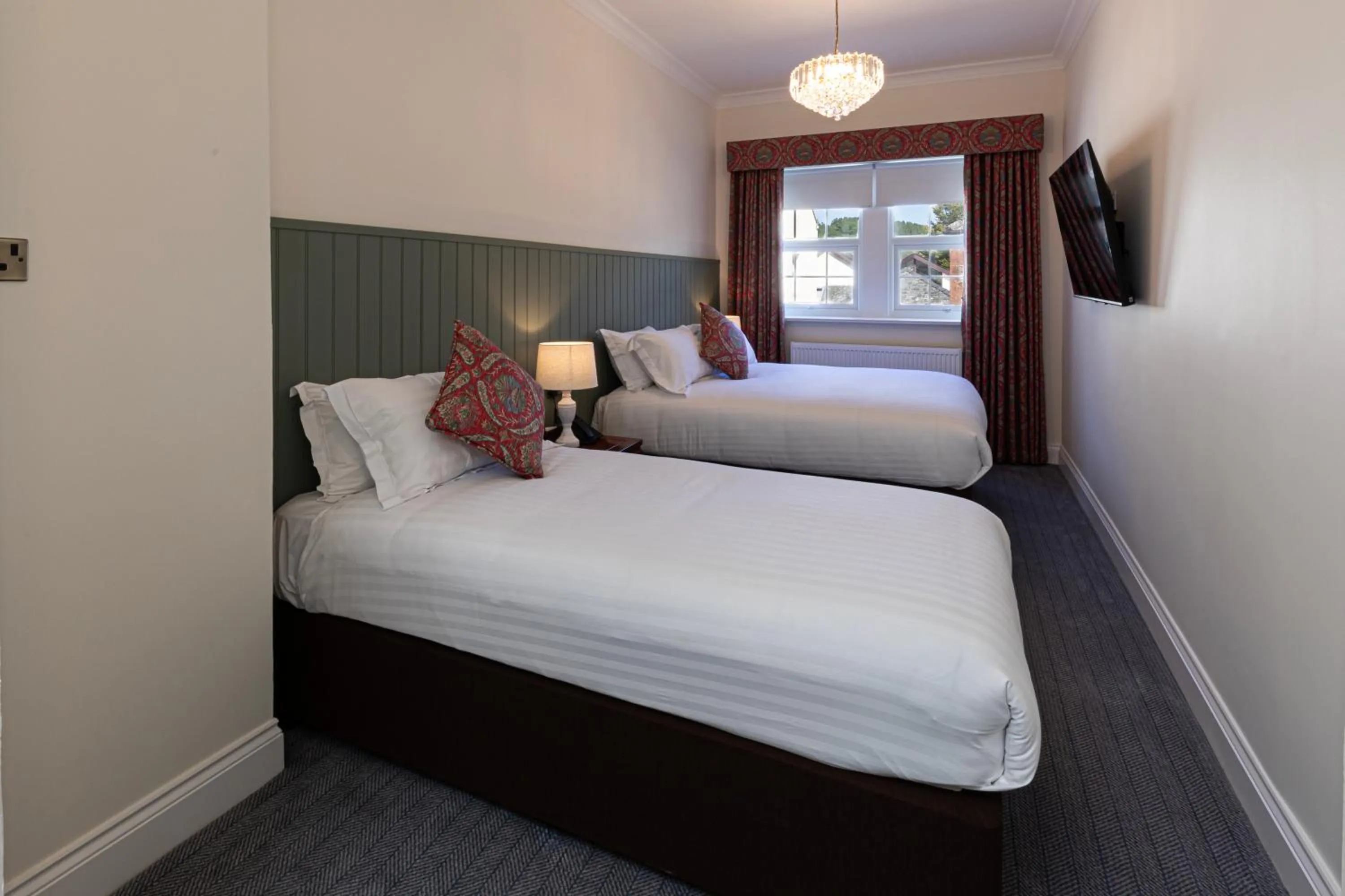 Bedroom, Bed in Lake District Castle Inn