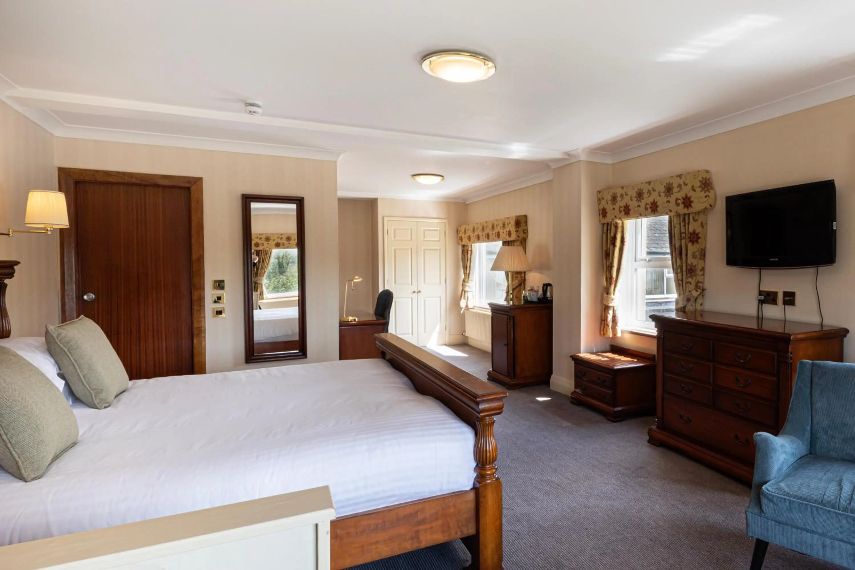 Bedroom, Bed in Lake District Castle Inn