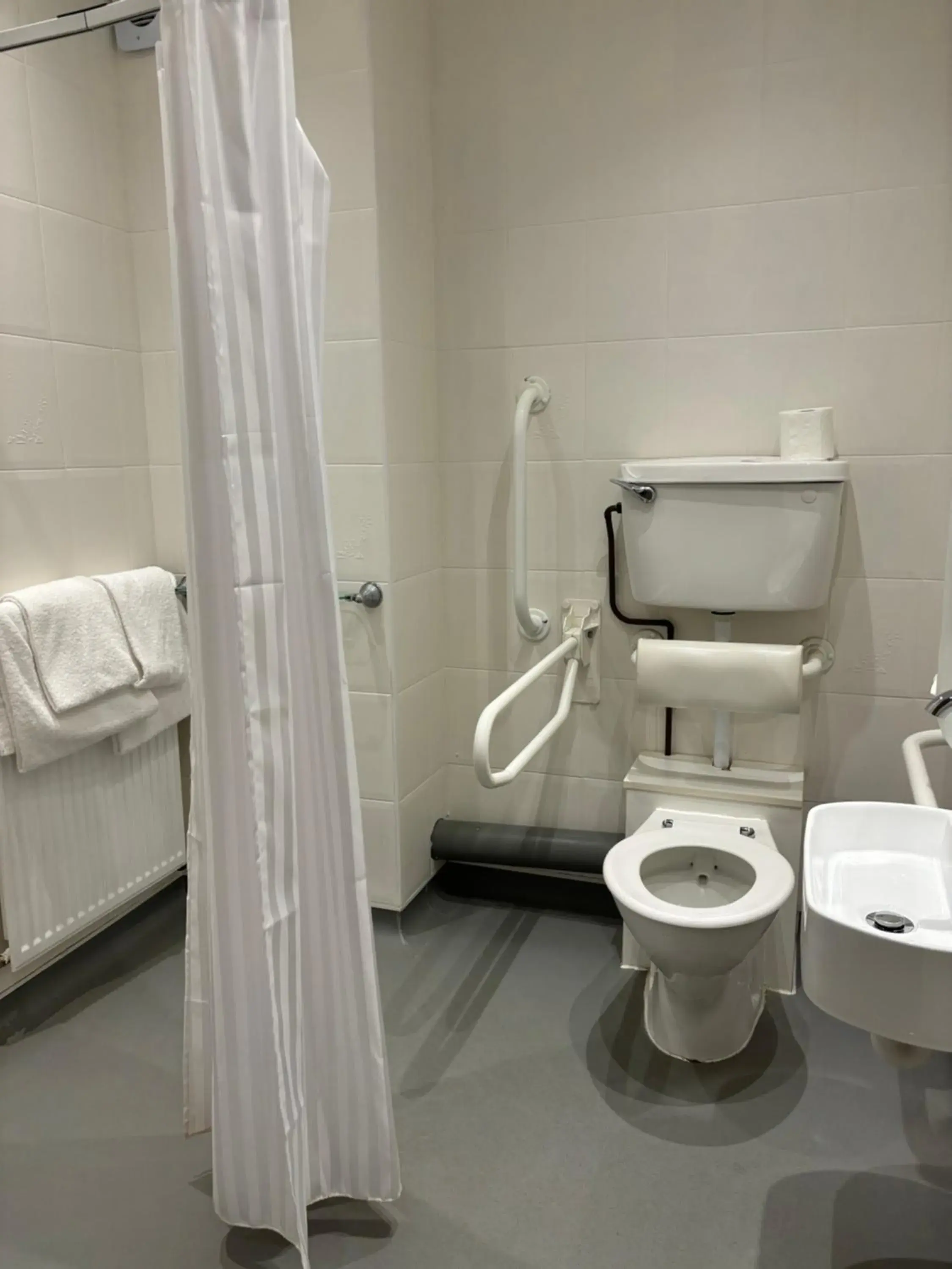 Classic Double or Twin Room - Disability Access in Lake District Castle Inn Hotel & Spa Classic Double or Twin Room - Disability Access in Lake District Castle Inn Hotel & Spa
