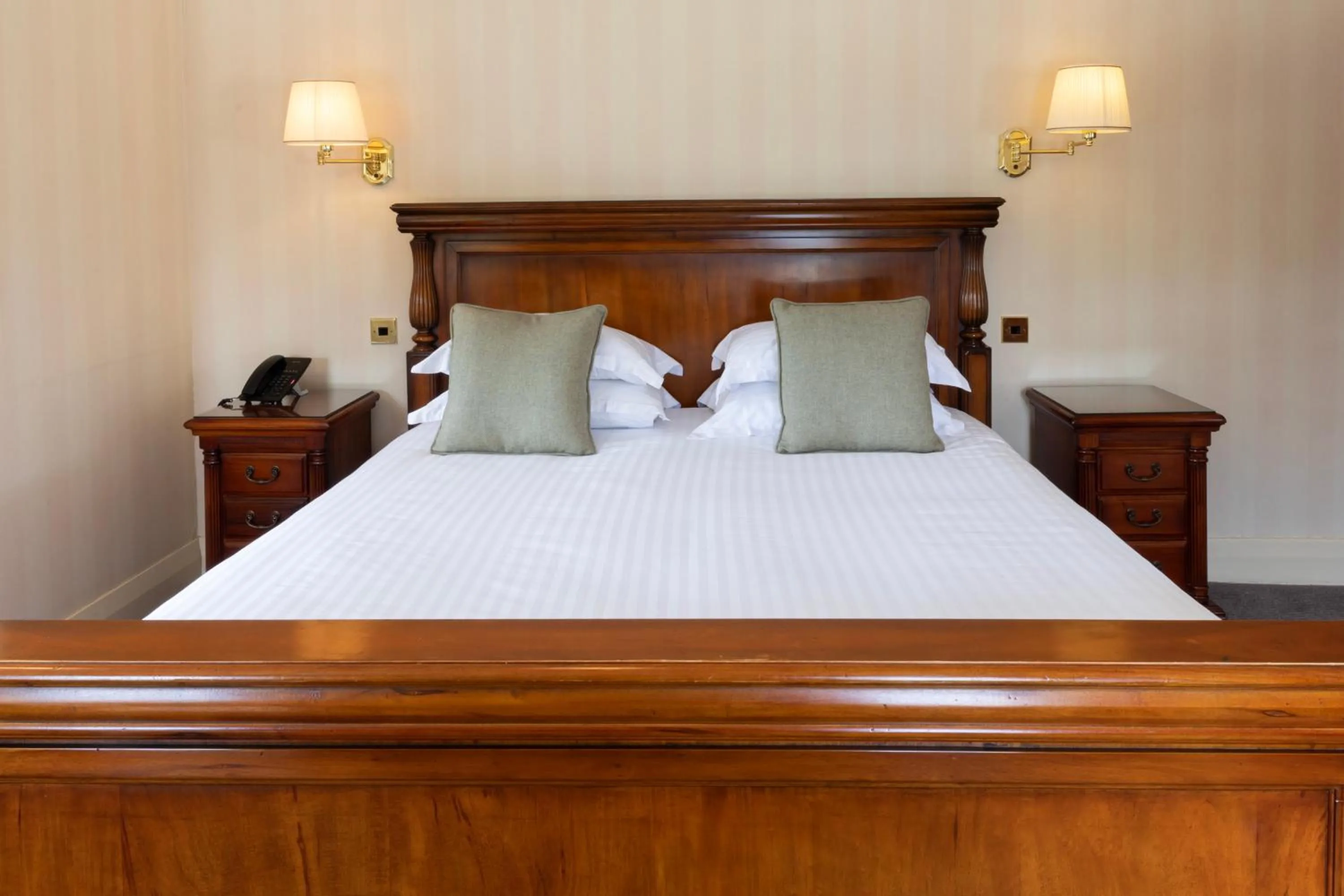 Bedroom, Bed in Lake District Castle Inn