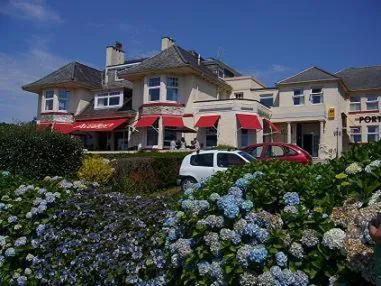 Area and facilities in Porth Avallen Hotel