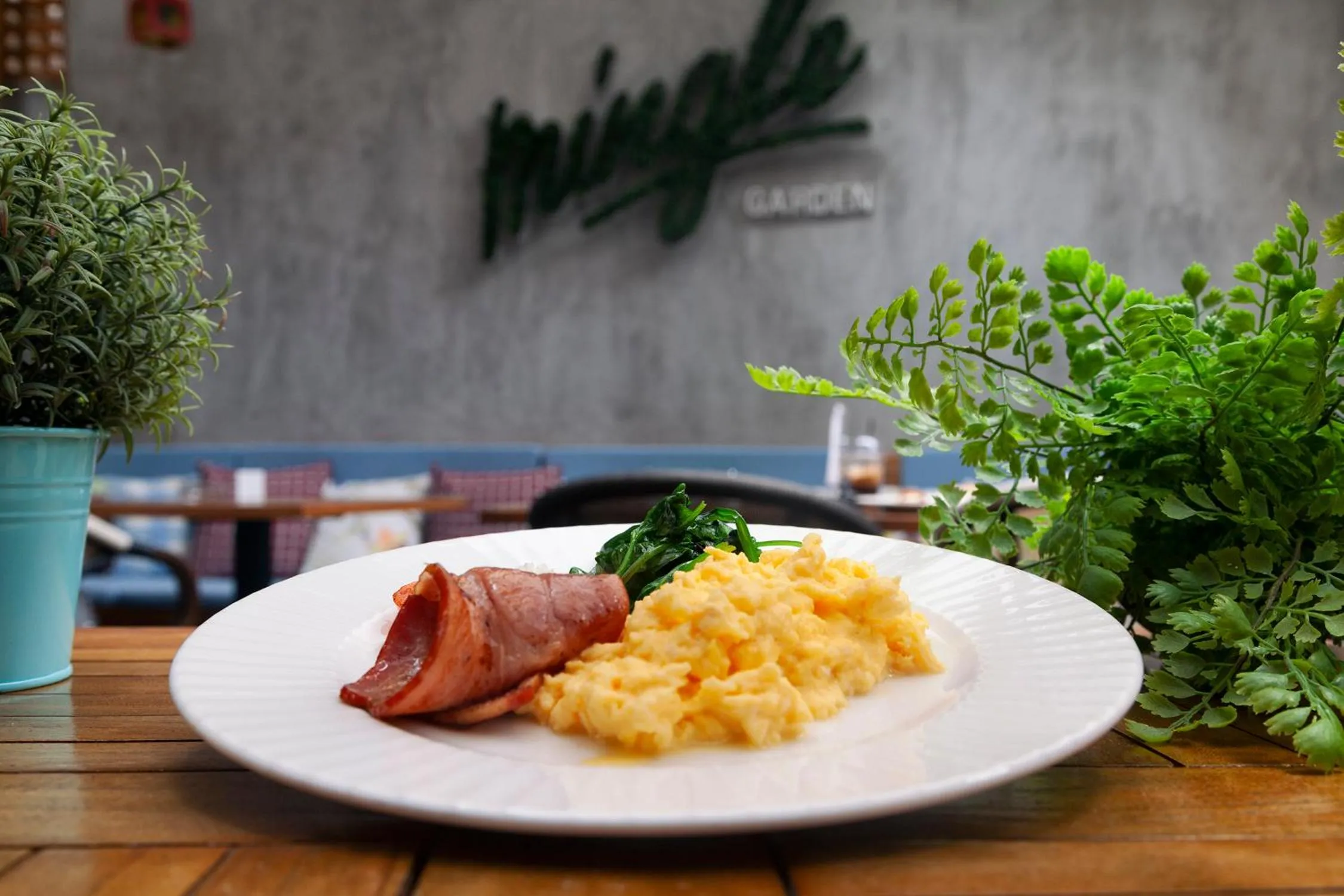 Food and drinks in Qbic City Hotel