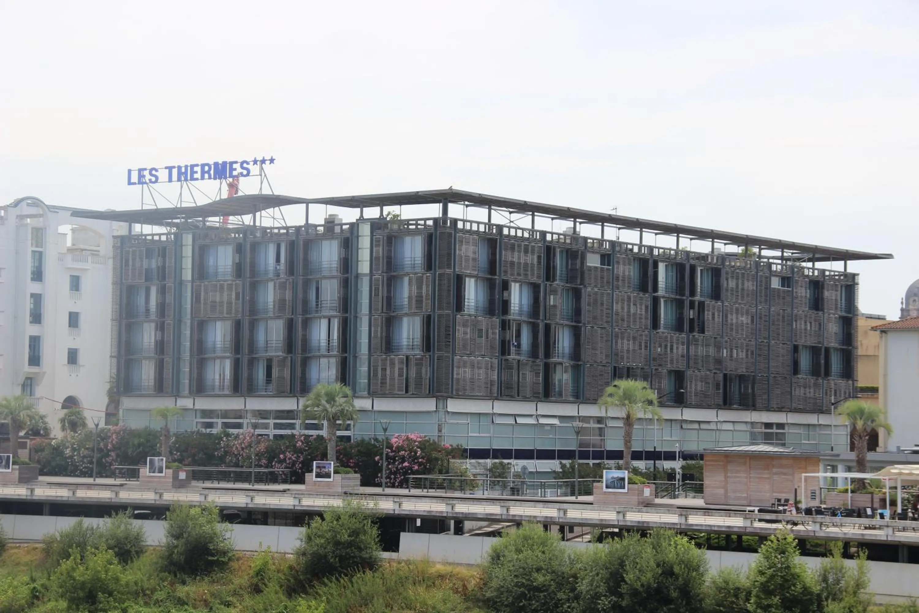 Property building in Les Thermes