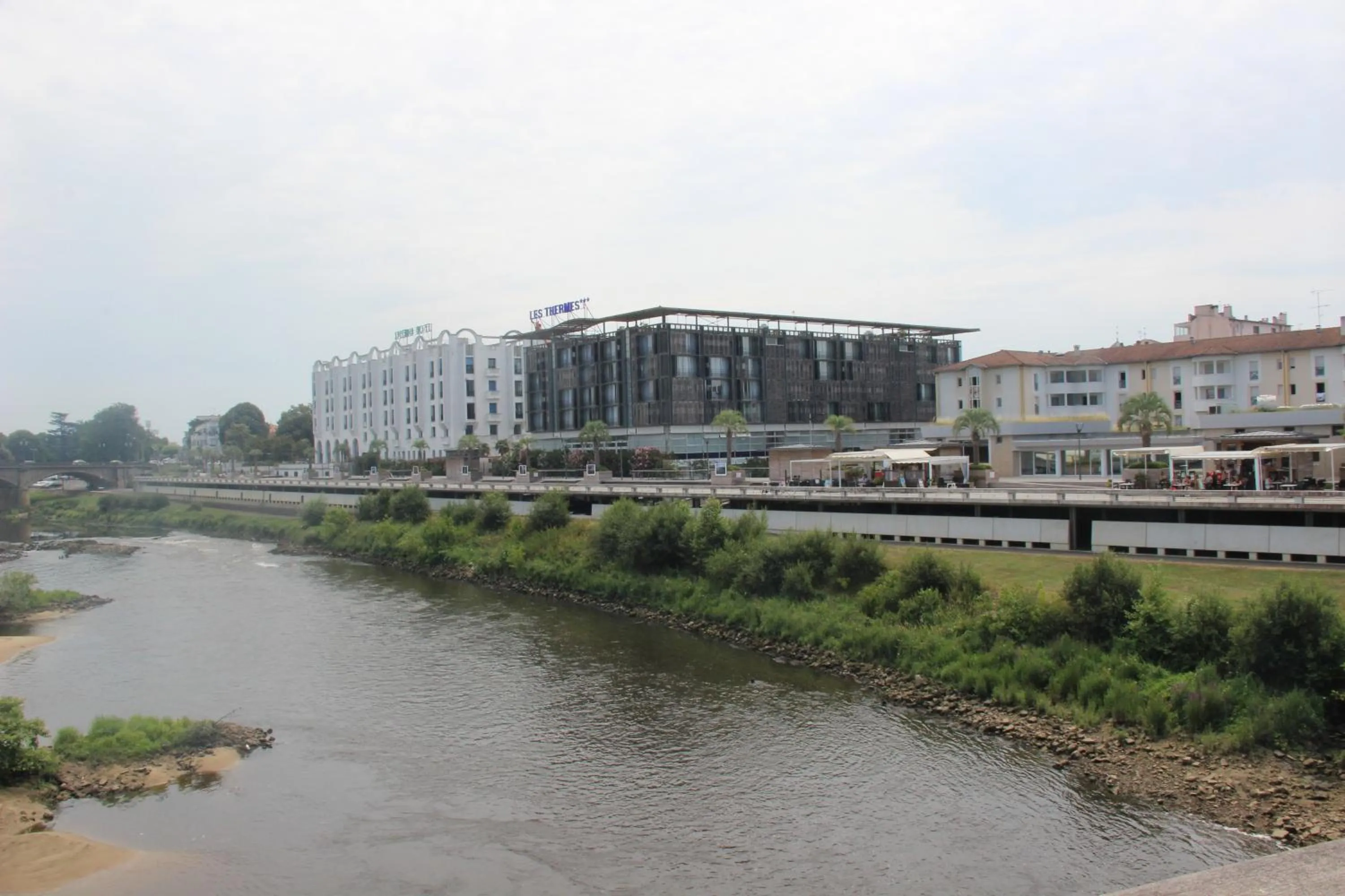 Property building in Les Thermes